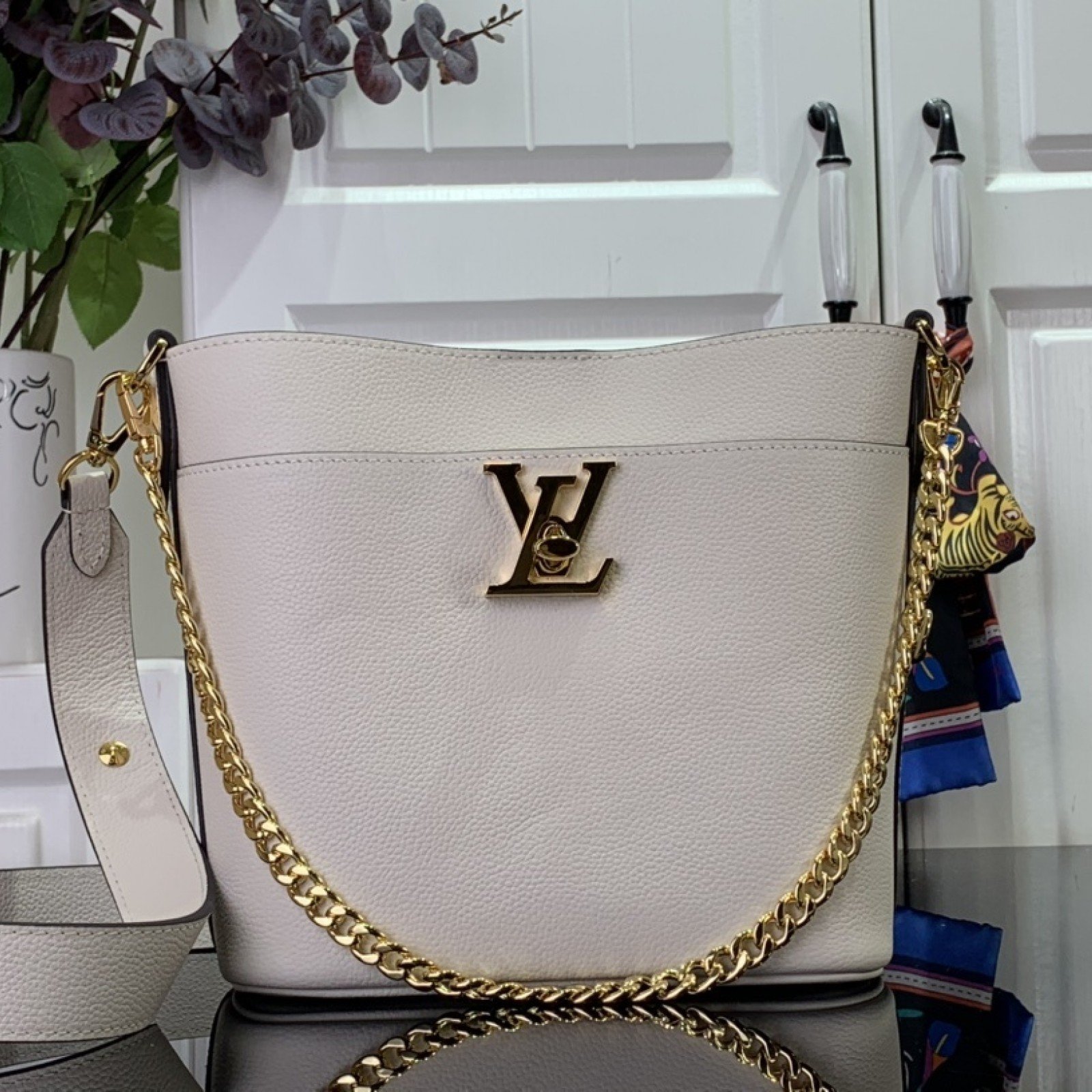 LV Lock and Walk M24006