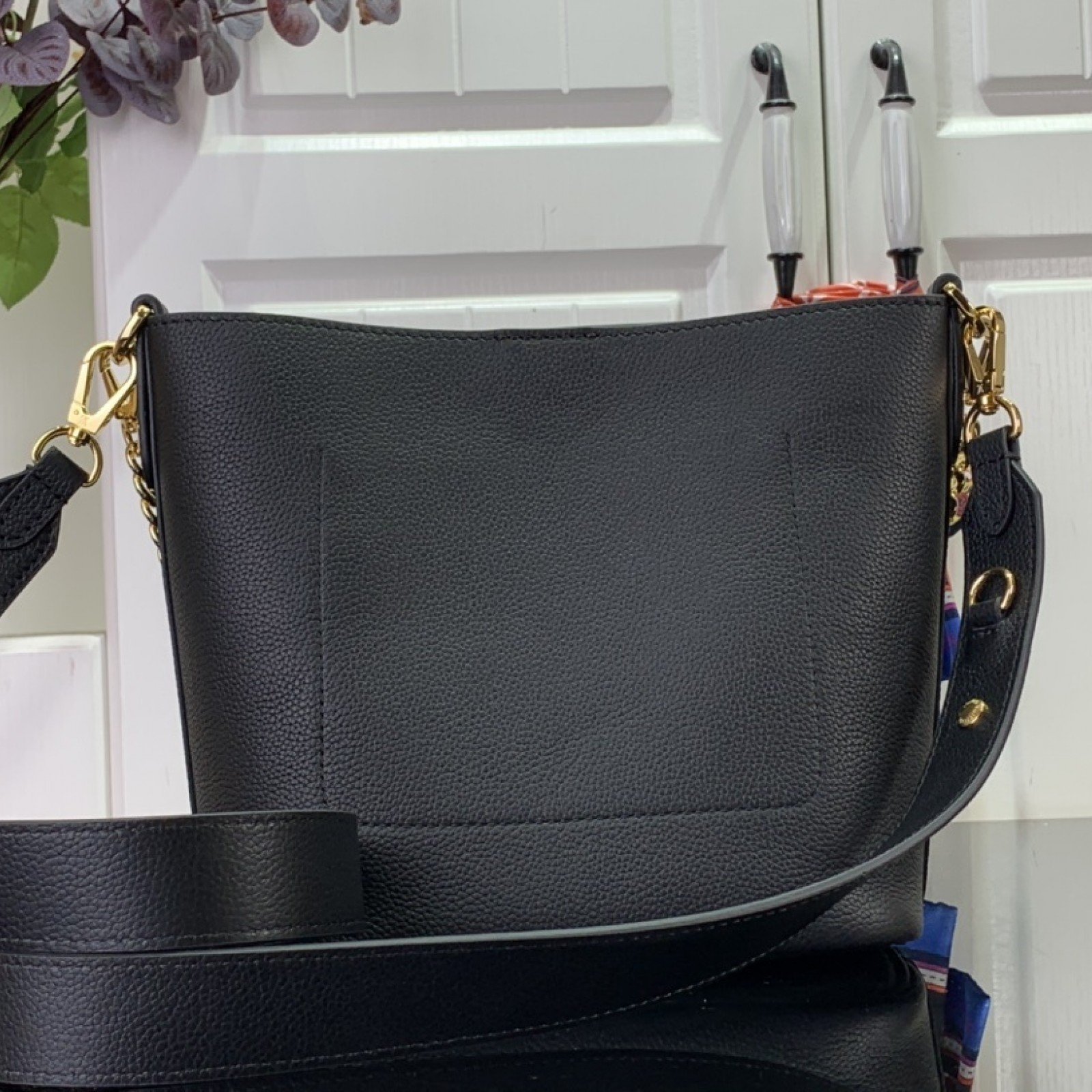 LV Lock and Walk M24006