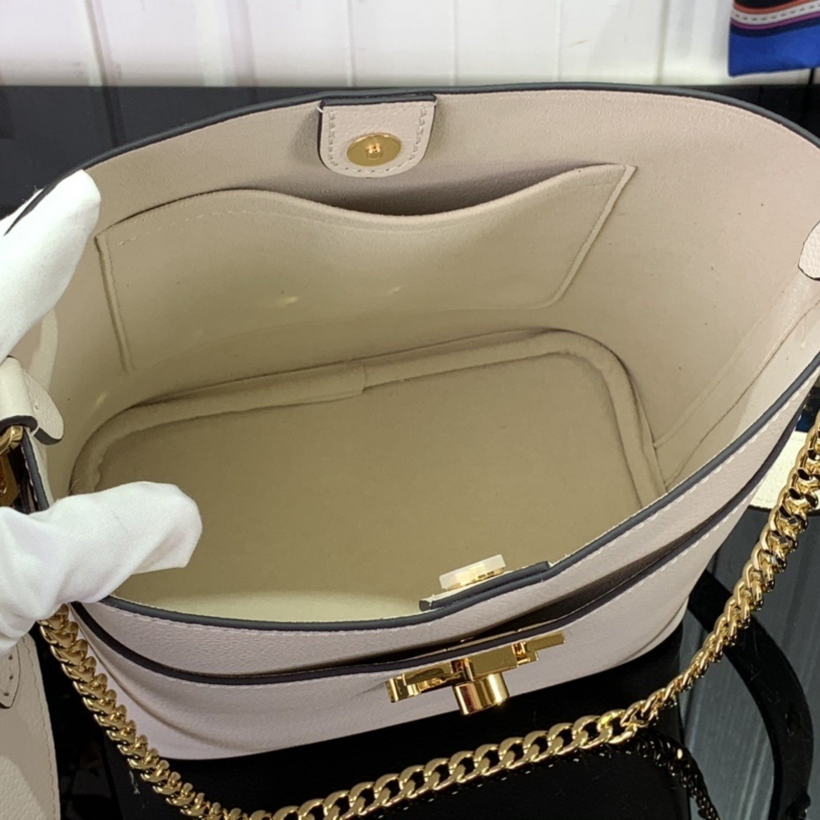 LV Lock and Walk M24006