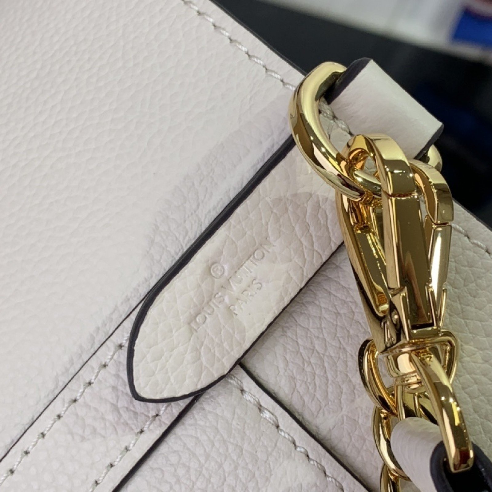 LV Lock and Walk M24006