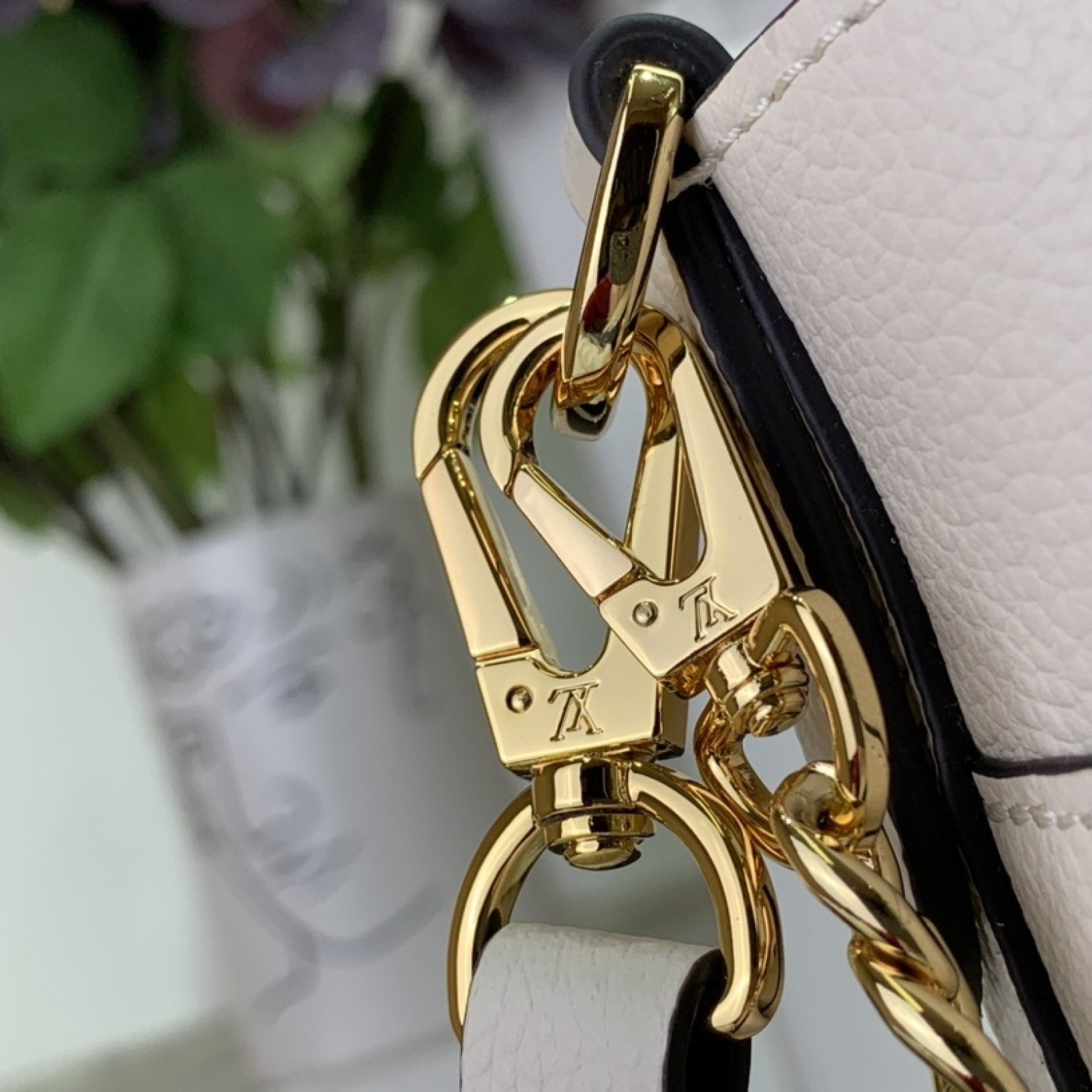 LV Lock and Walk M24006