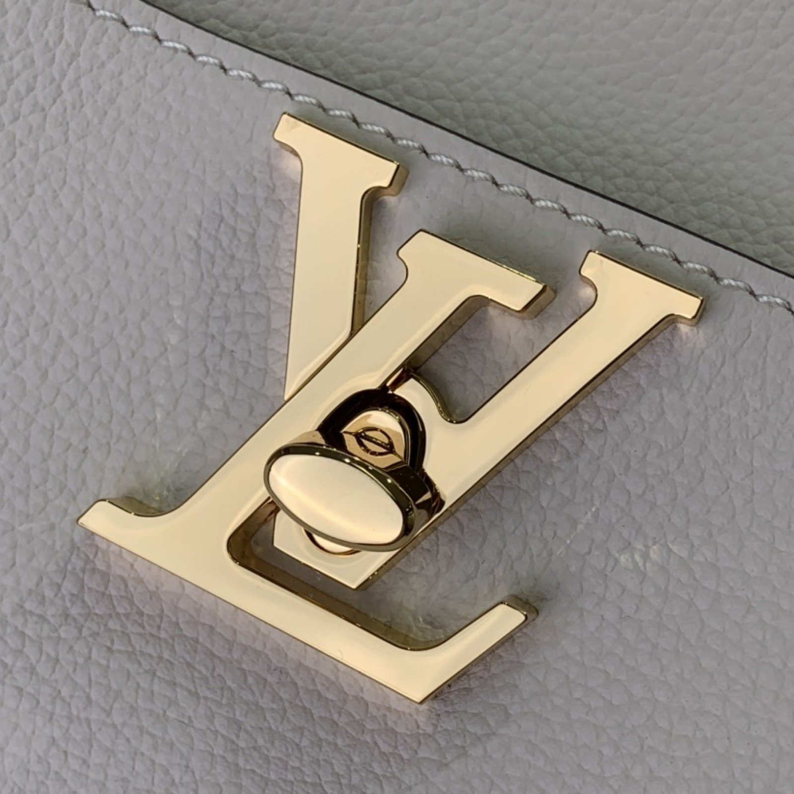 LV Lock and Walk M24006