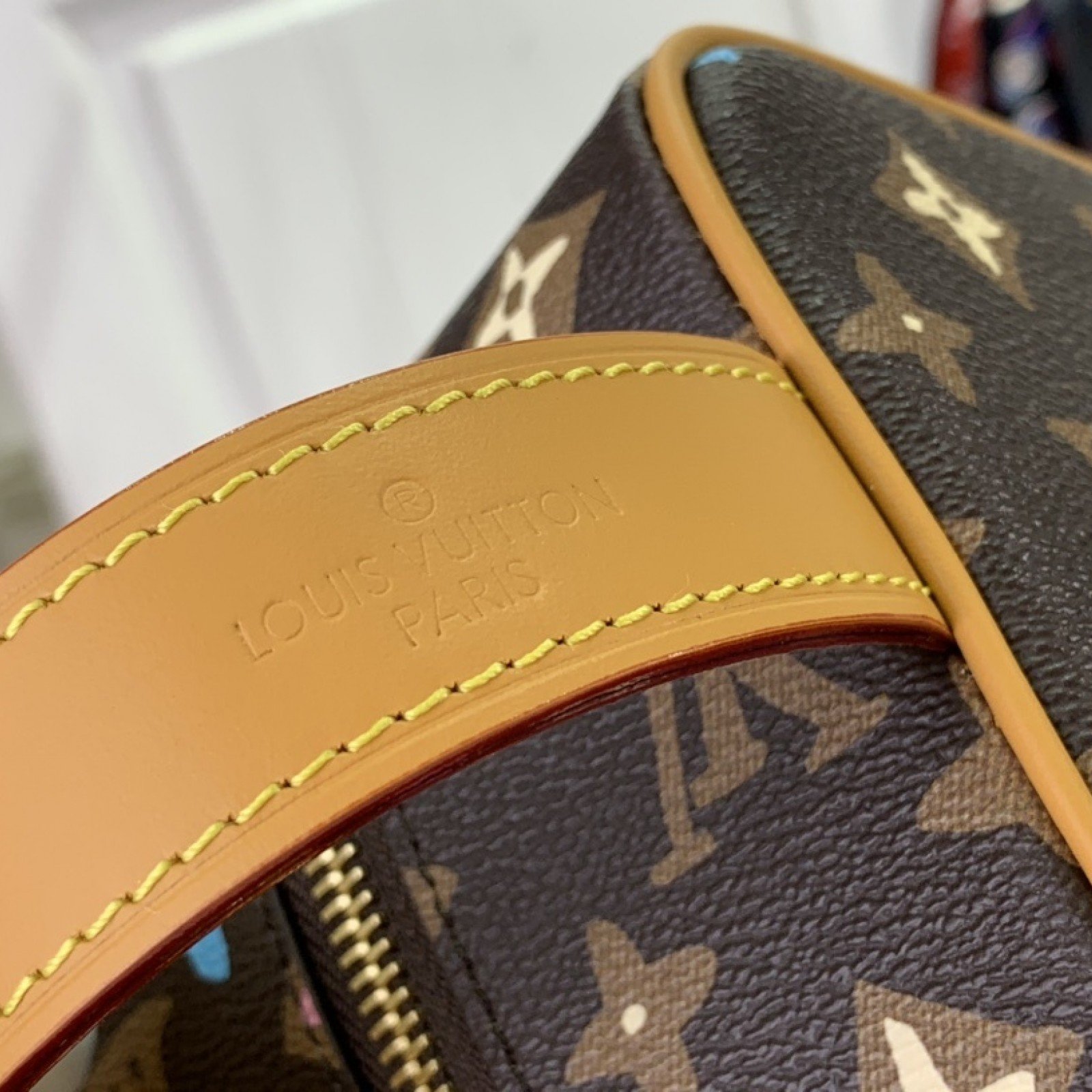 LV Locker Dopp Kit  M47069