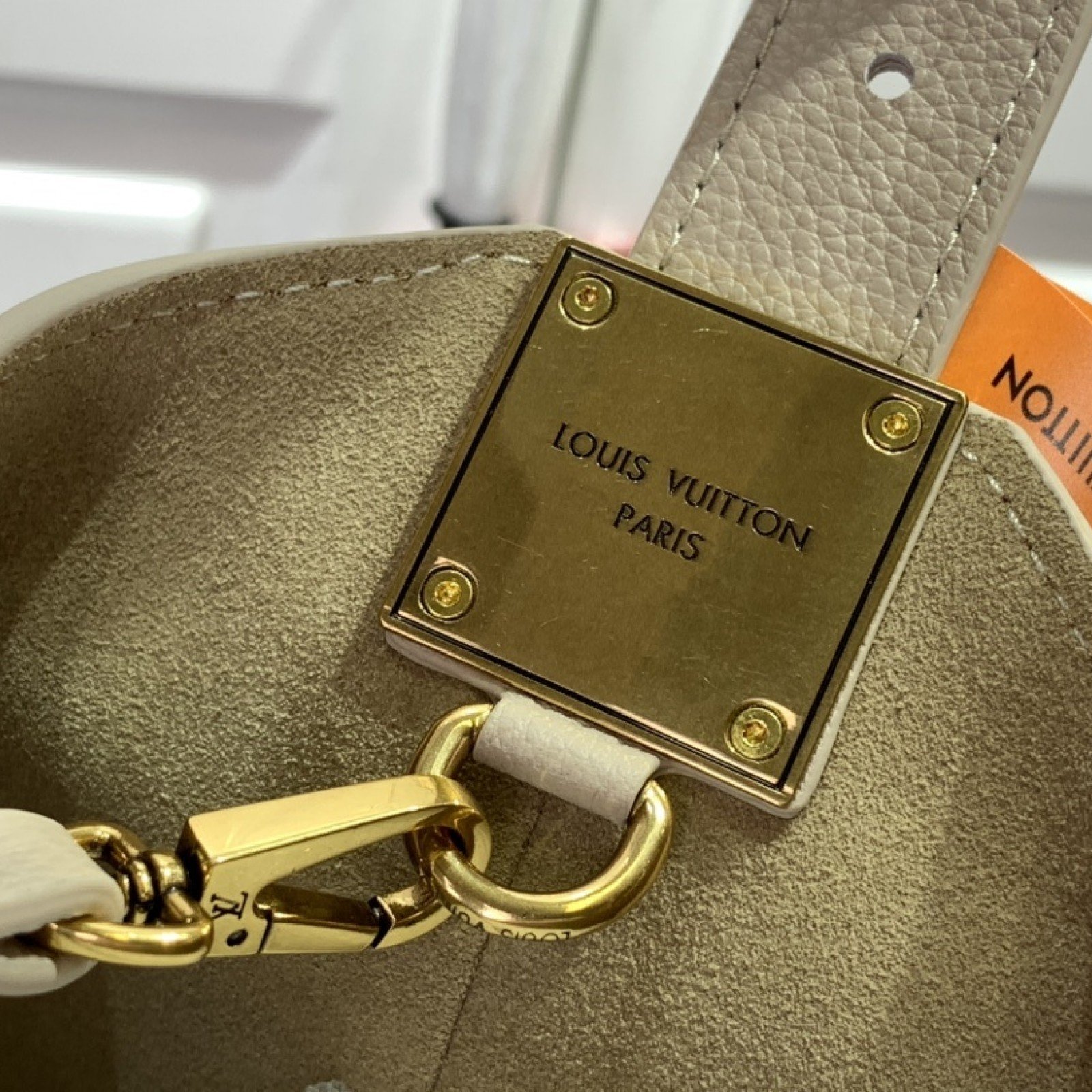 LV Low Key Hobo M24856