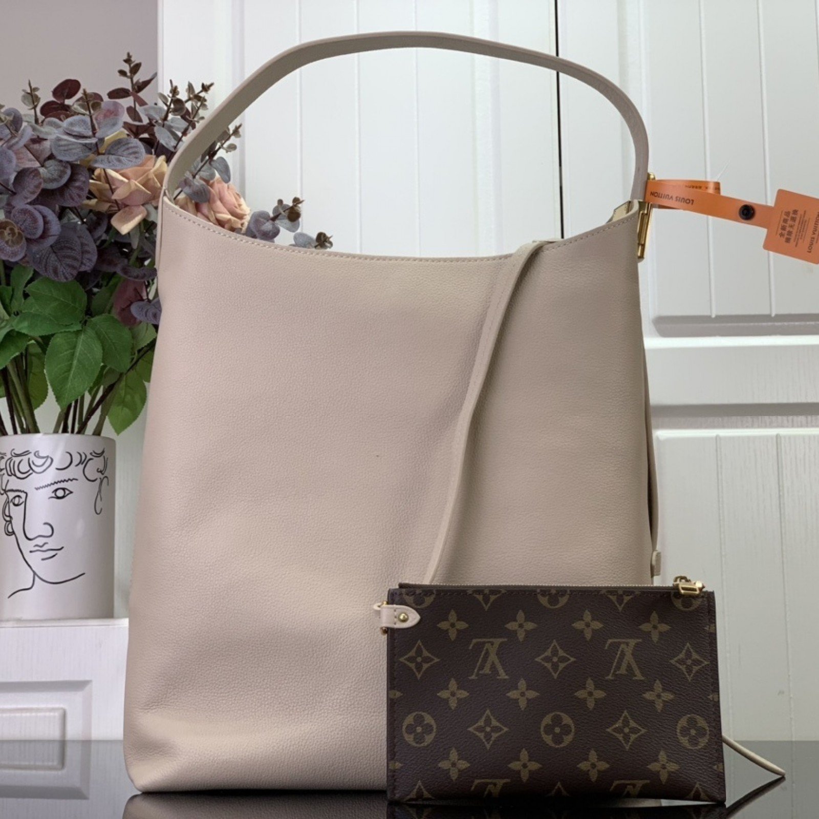 LV Low Key Hobo M24856