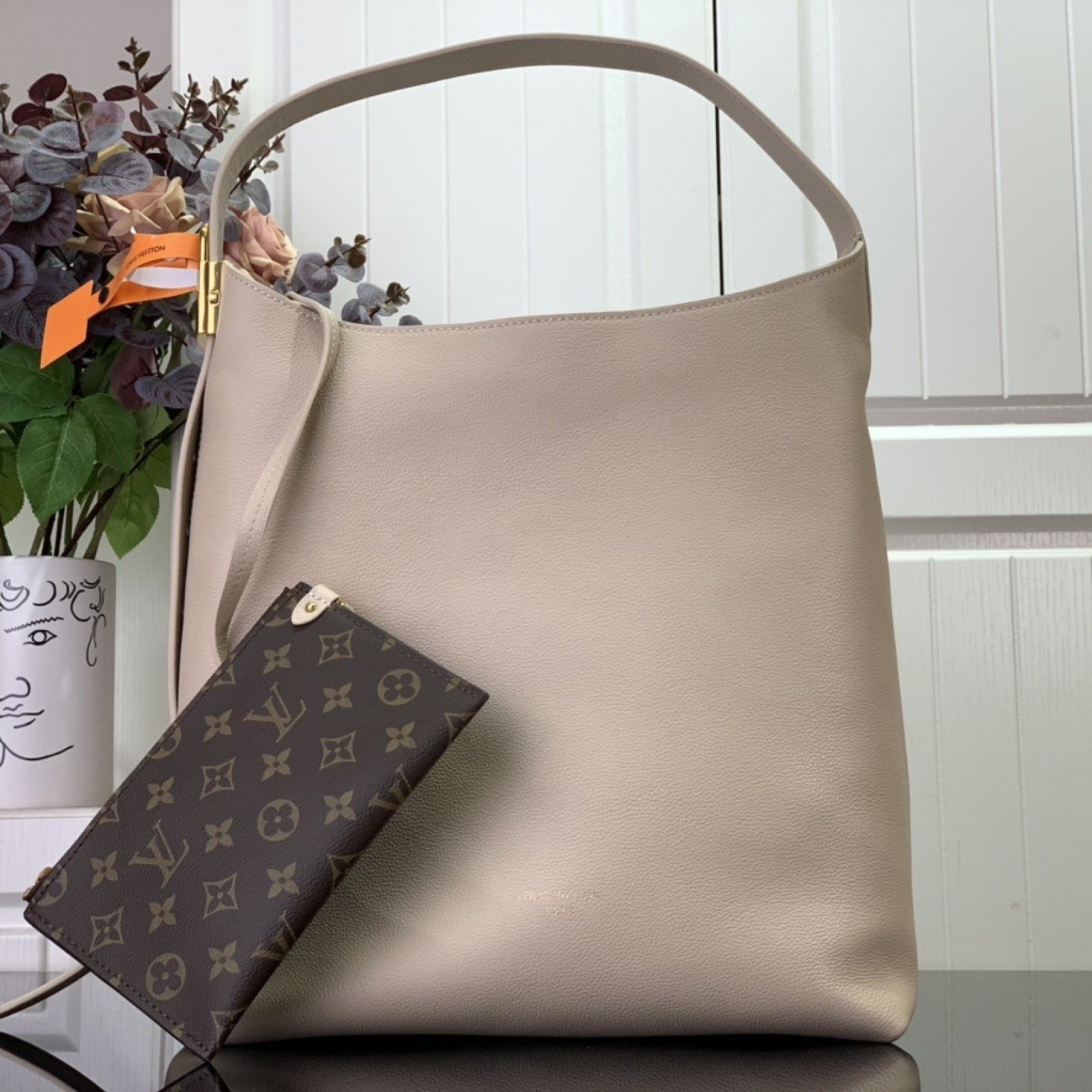 LV Low Key Hobo M24856