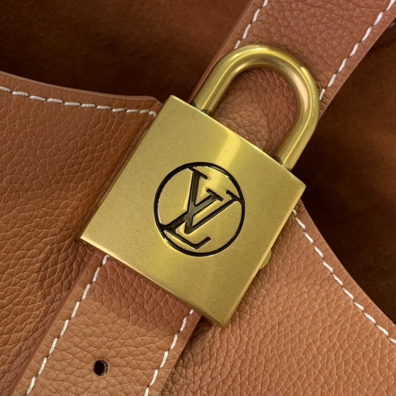 LV Low Key Hobo M24856A