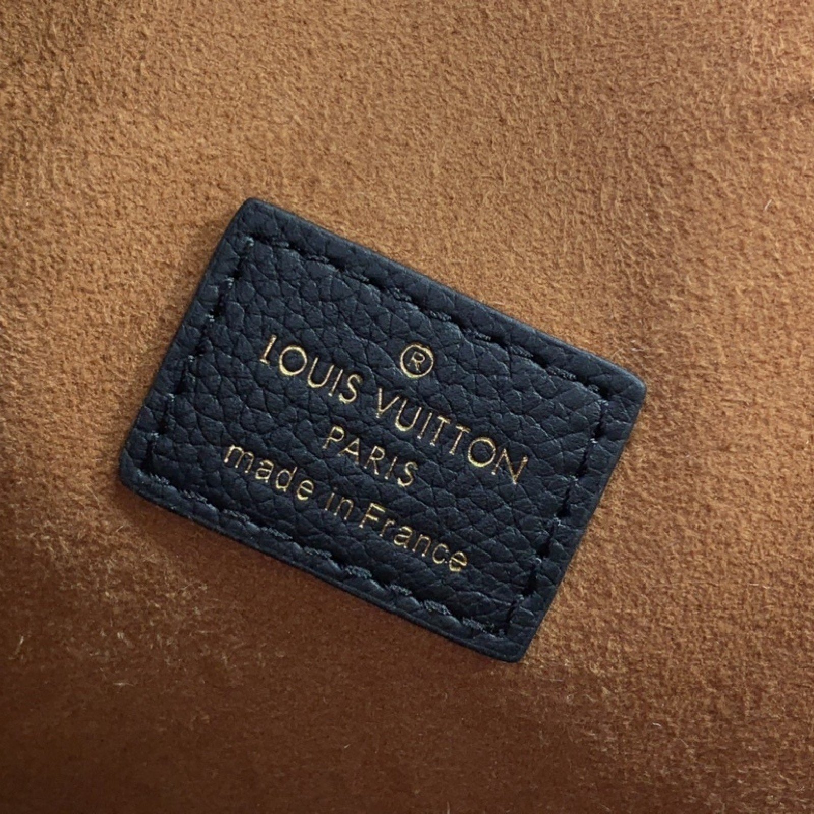 LV Low Key Hobo M24856A