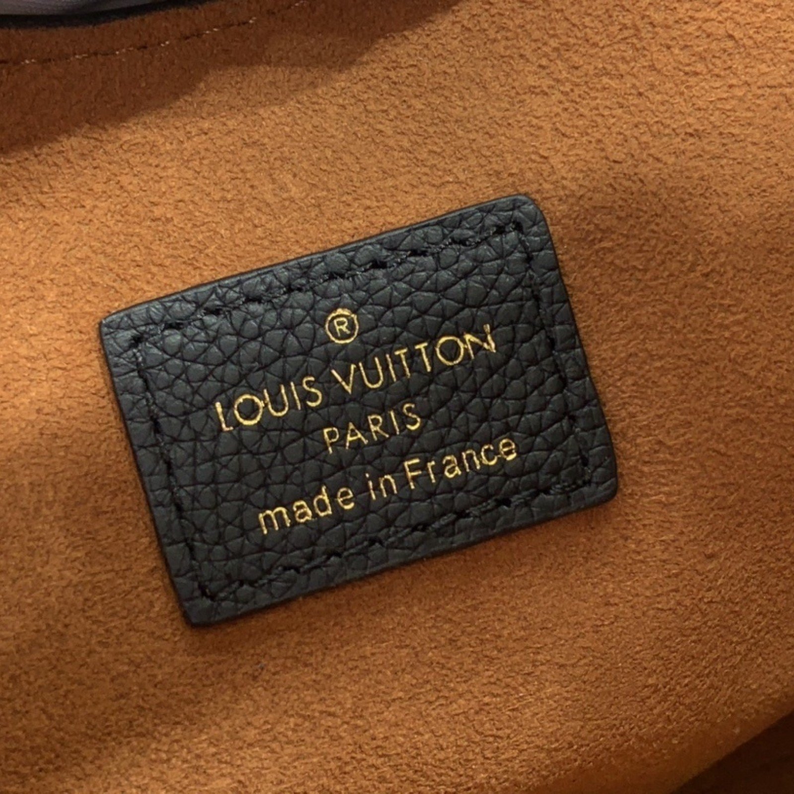 LV Low Key Shoulder  M24990