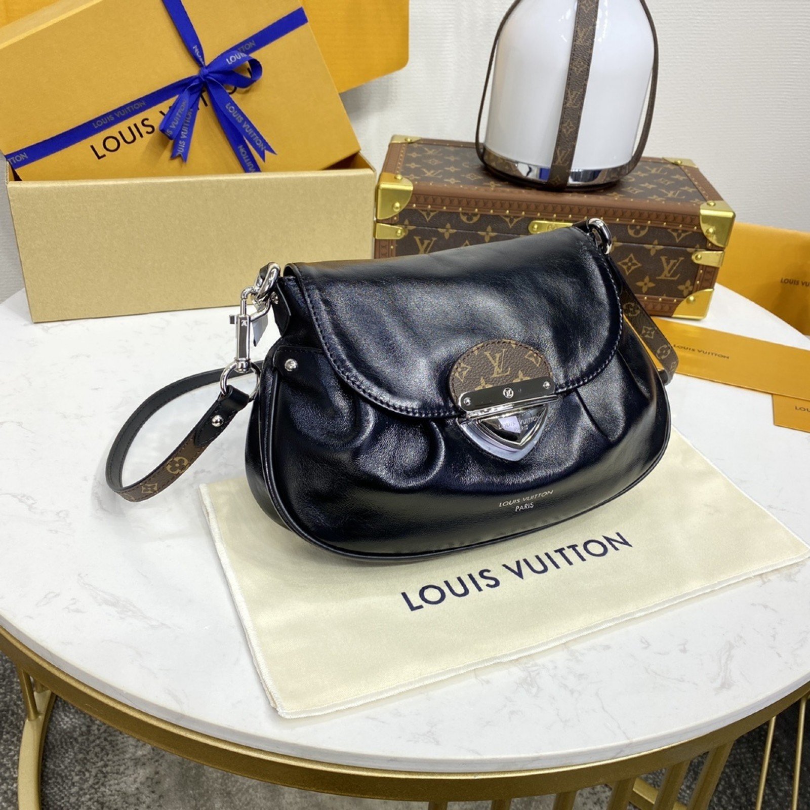 LV M12191