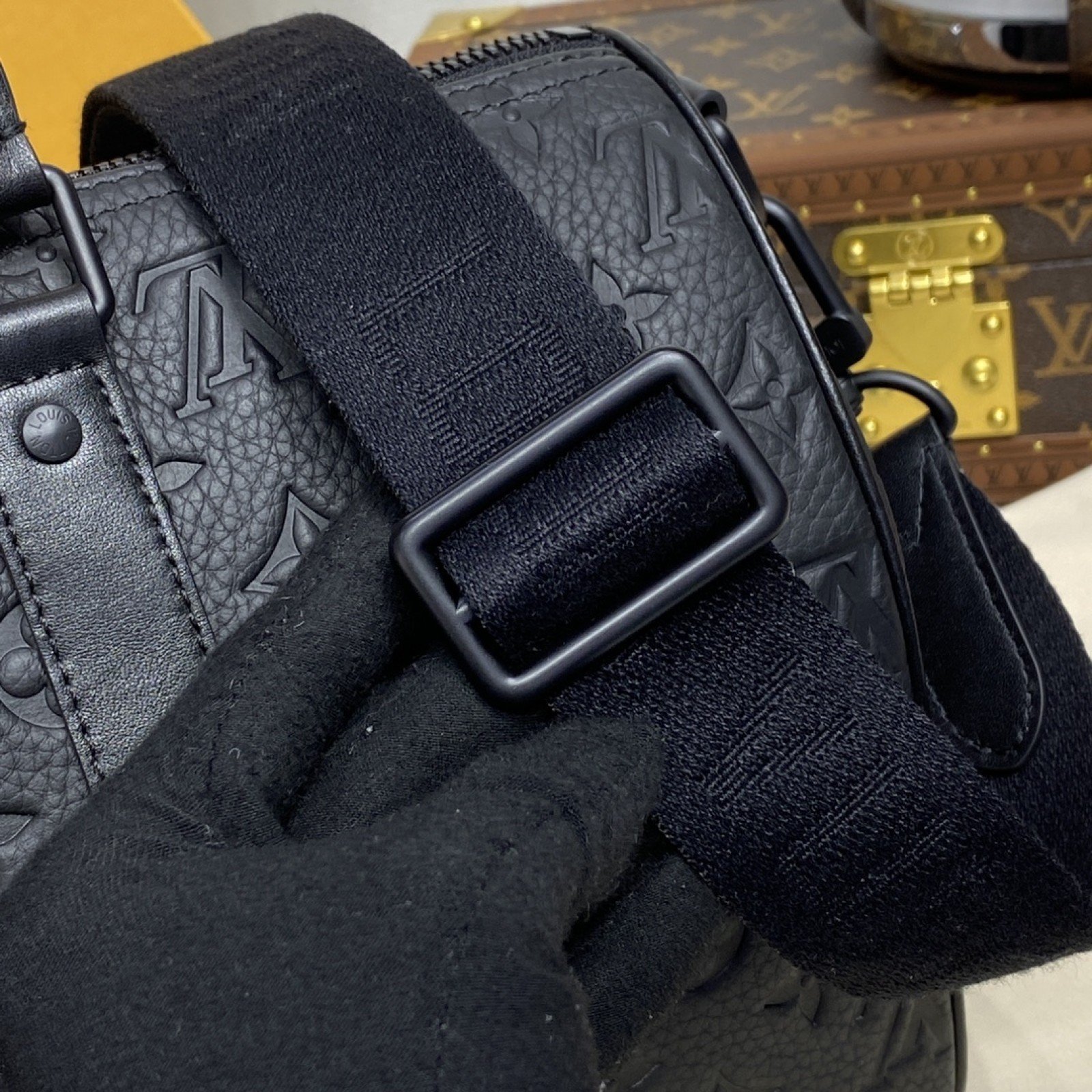 LV M22765
