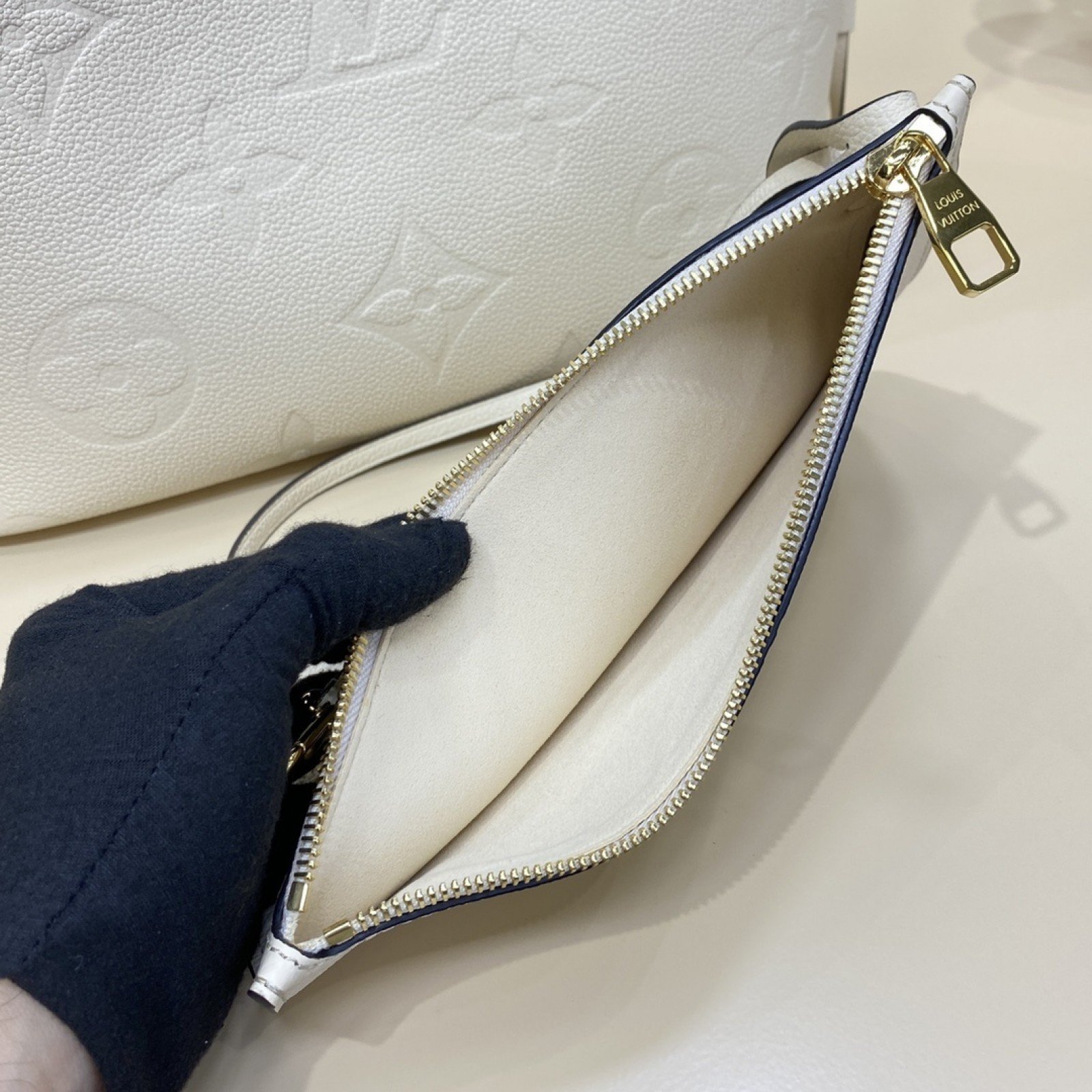 LV M46676