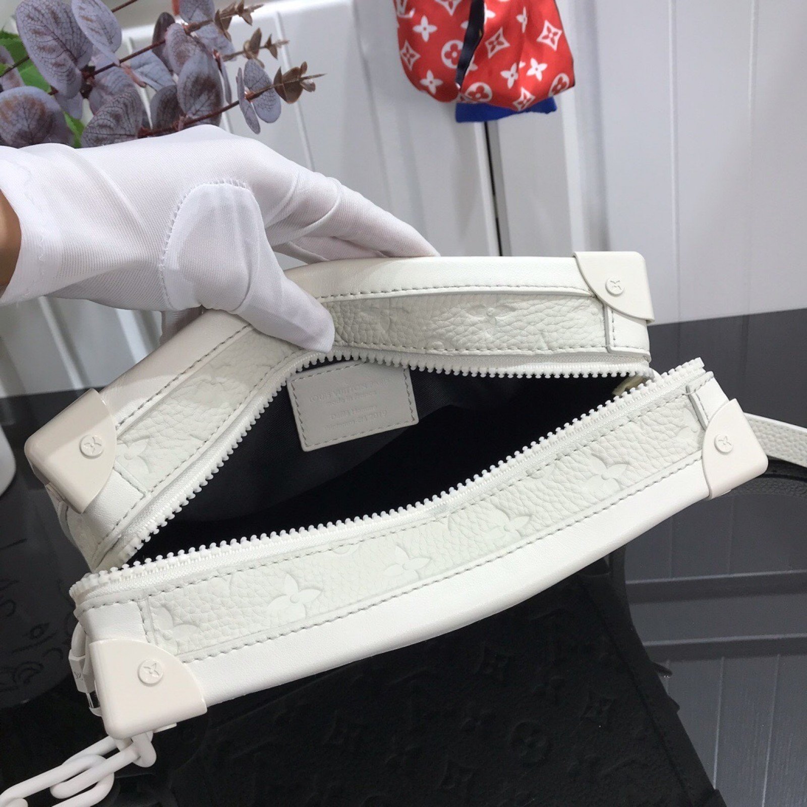 LV MATCHPOINT MESSENGER BAG M44427QP
