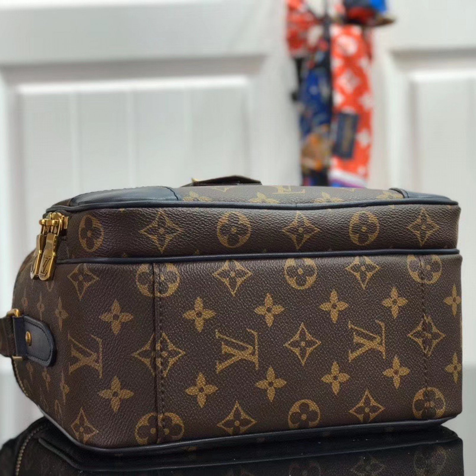 LV MESSENGER BAG M44937XP