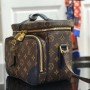 LV MESSENGER BAG M44937XP
