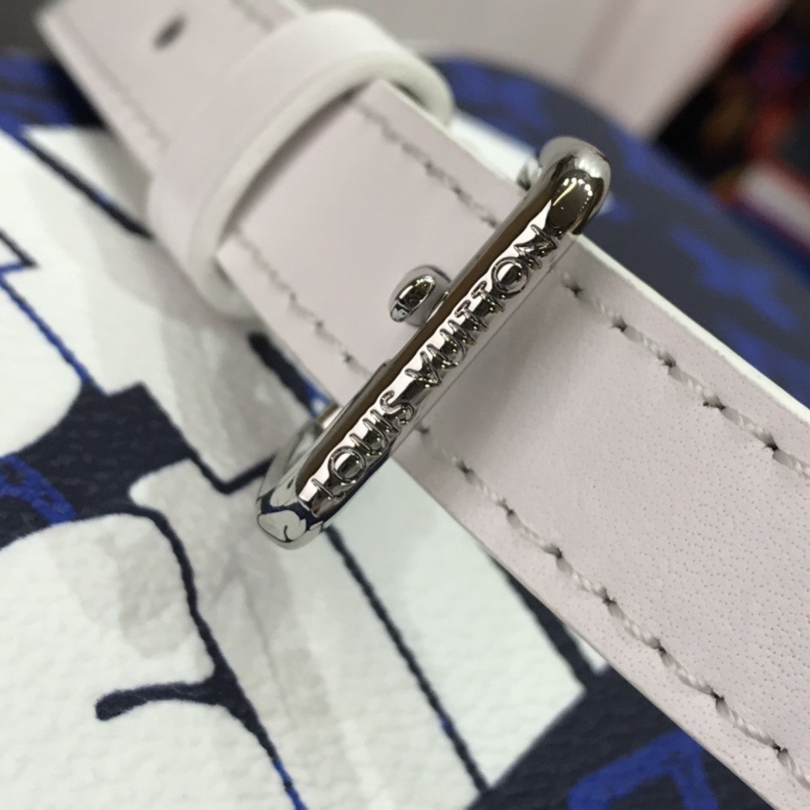 LV MESSENGER BAG M46115