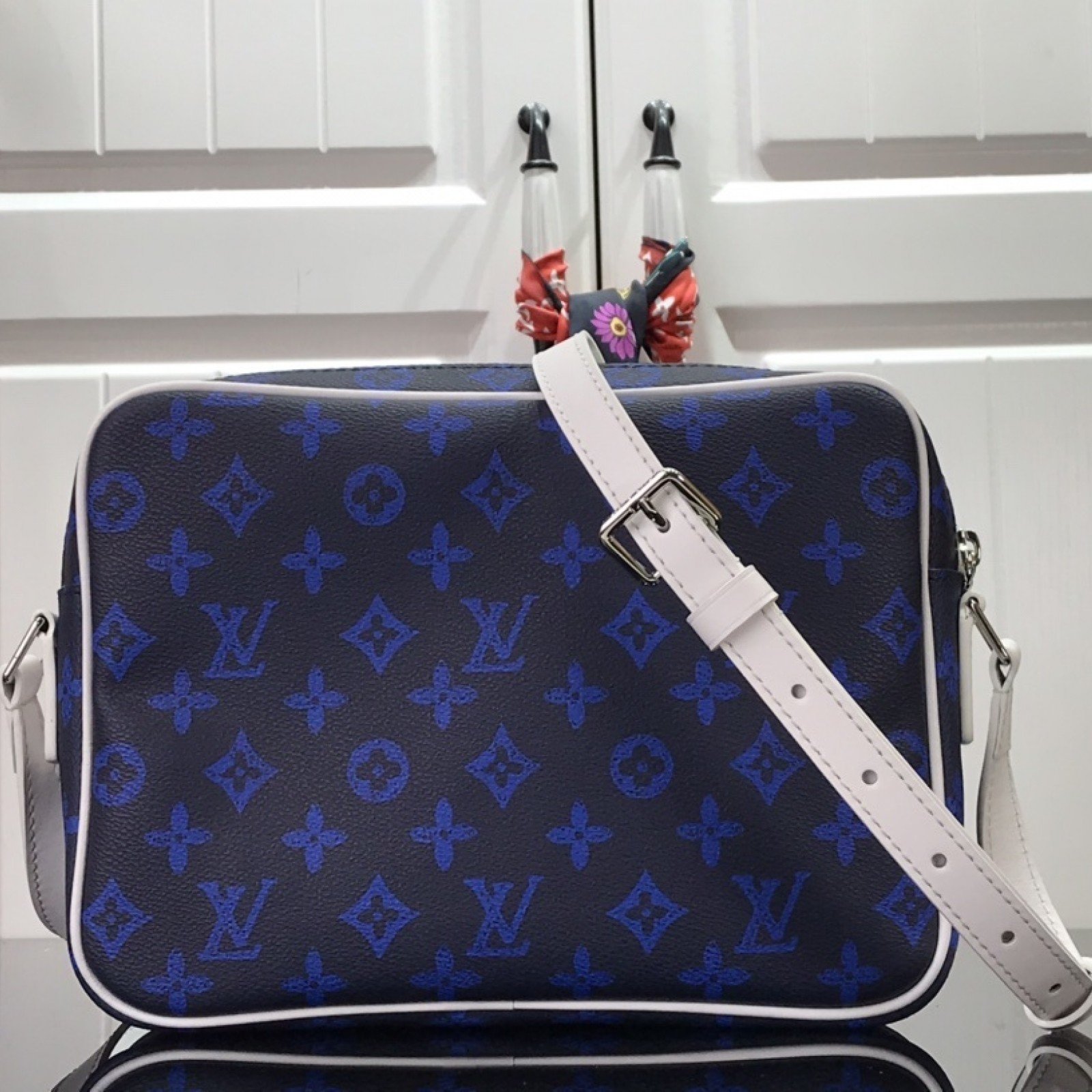 LV MESSENGER BAG M46115