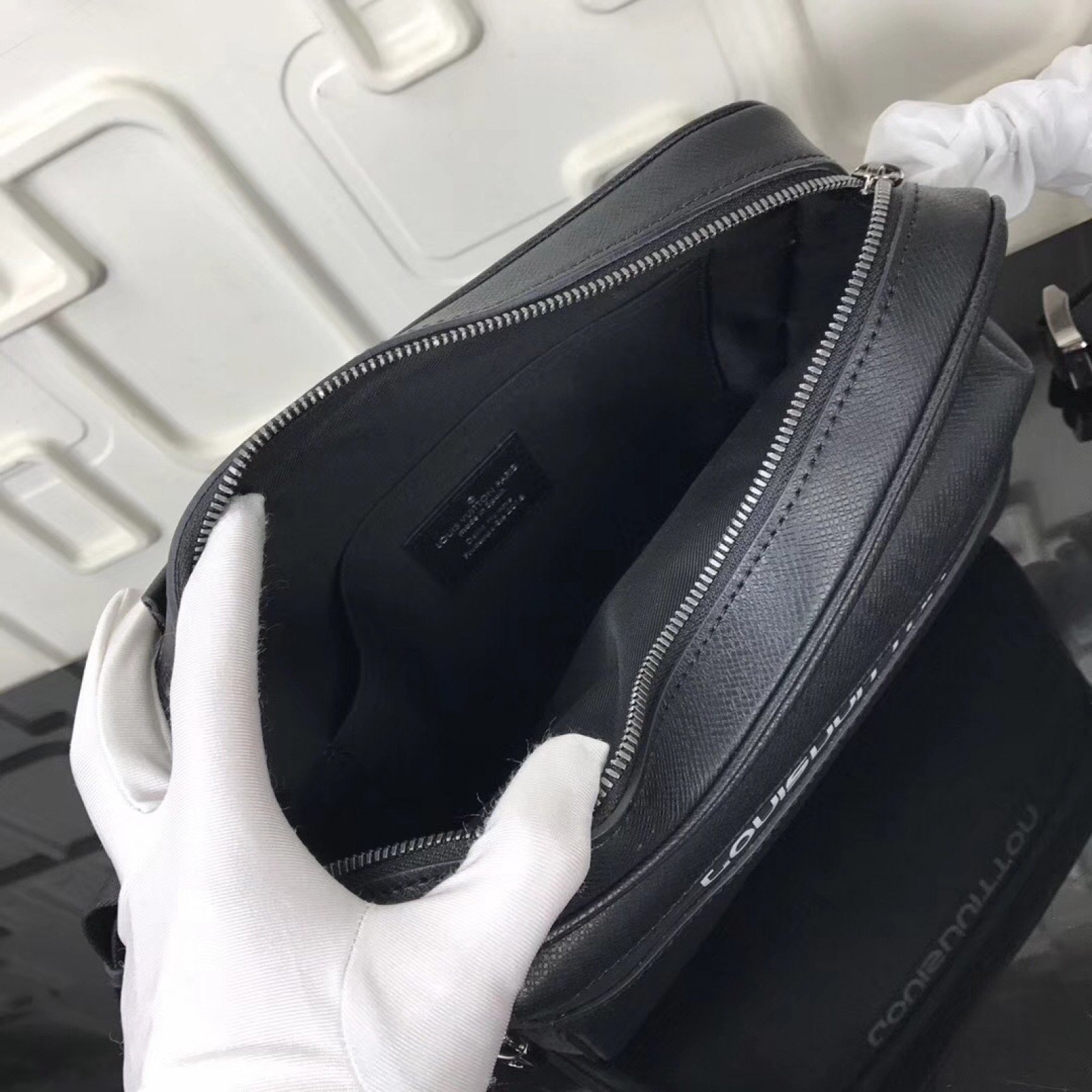 LV MESSENGER Bag M31003