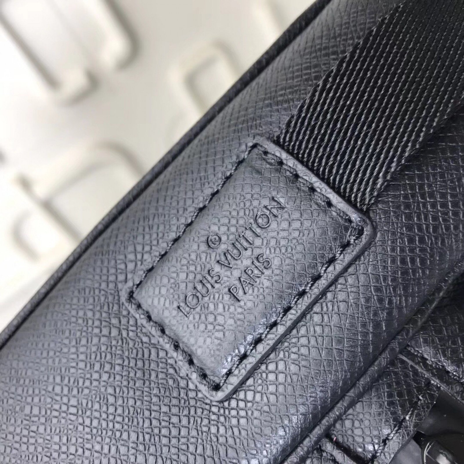 LV MESSENGER Bag M31003