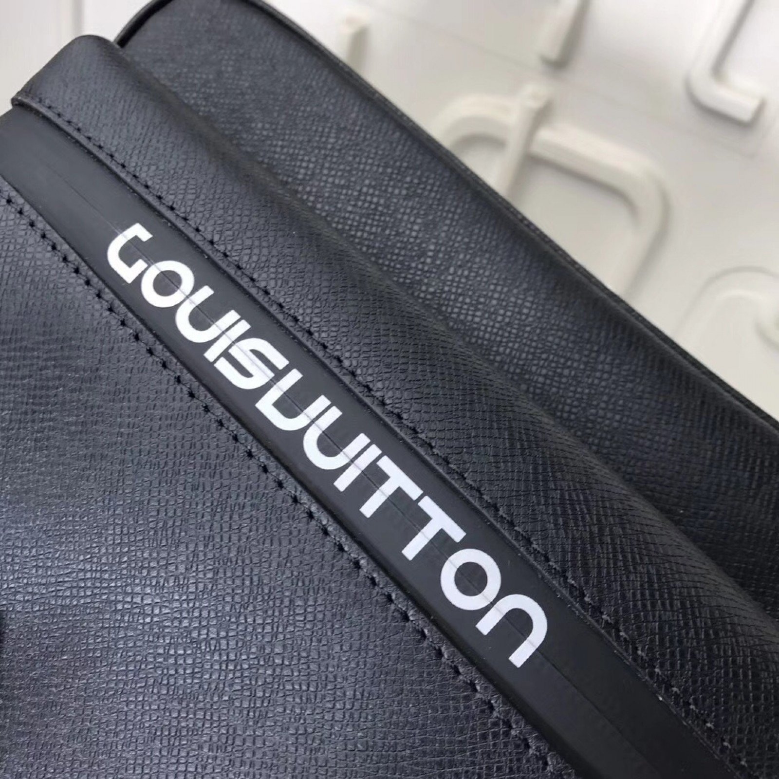 LV MESSENGER Bag M31003