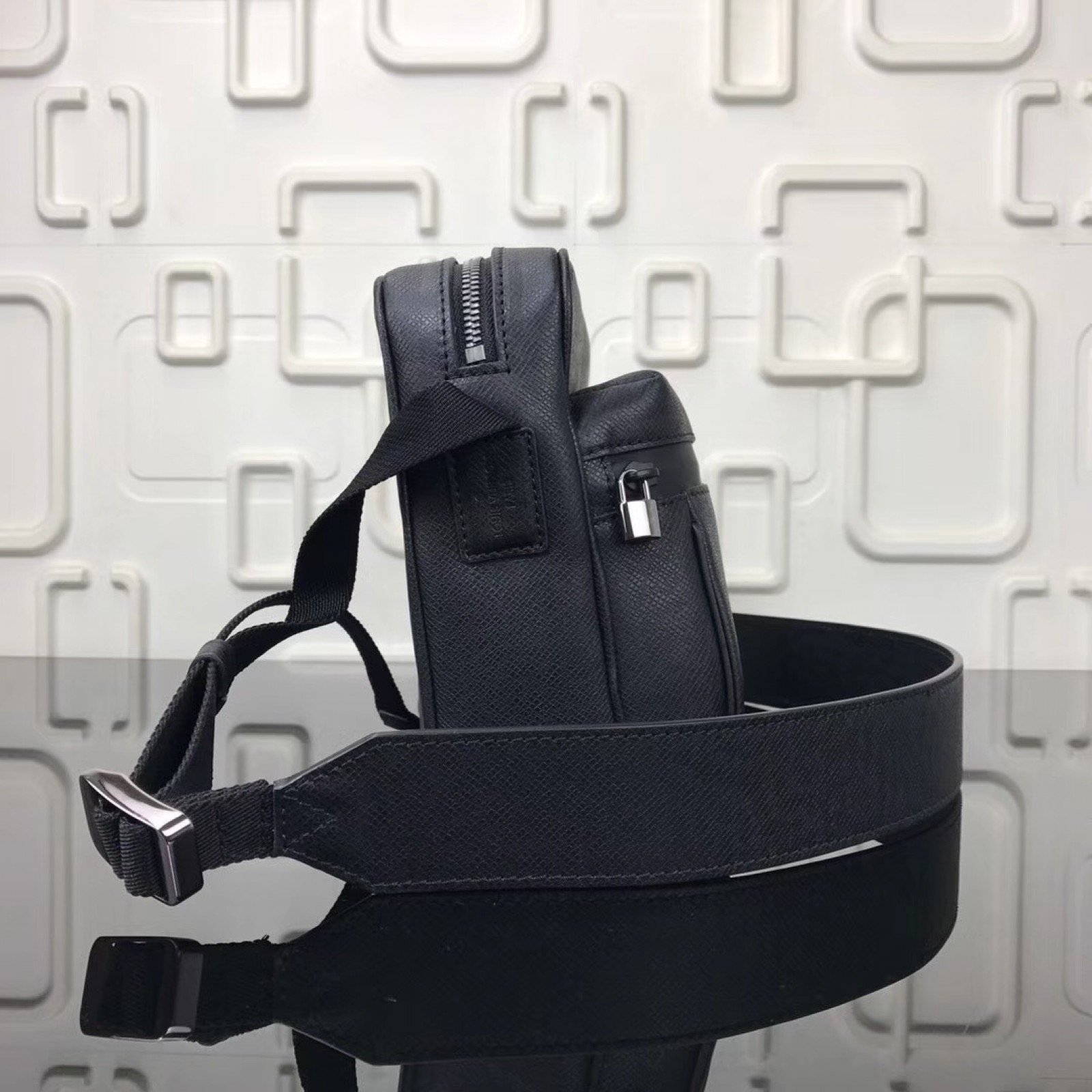 LV MESSENGER Bag M31003