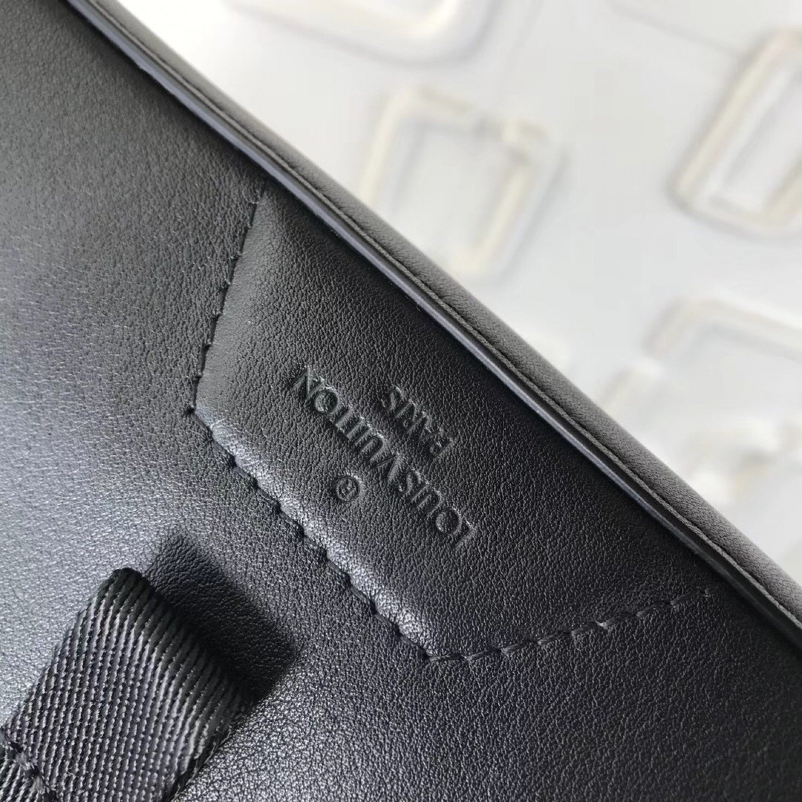 LV MESSENGER Bag M52176