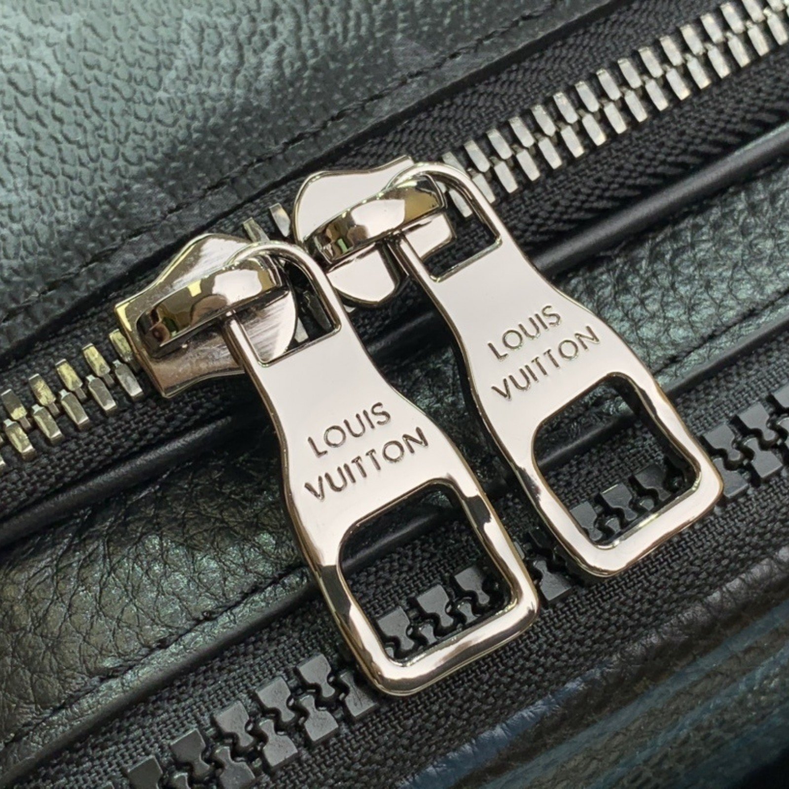 LV MESSENGER MULTIPOCKET M45457