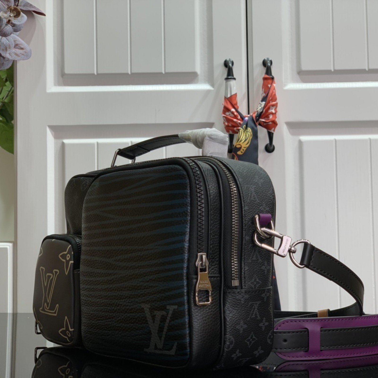 LV MESSENGER MULTIPOCKET M45457