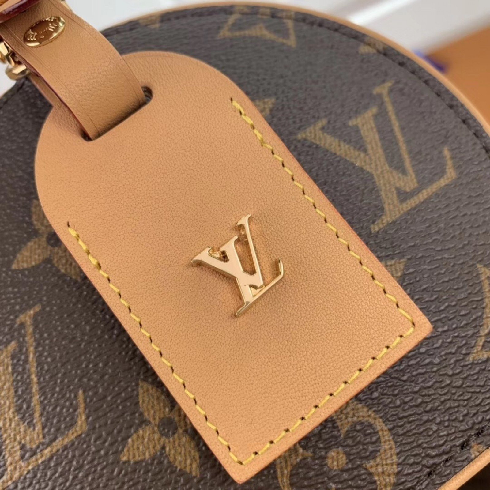 LV MINI BOITE CHAPEAU M68276