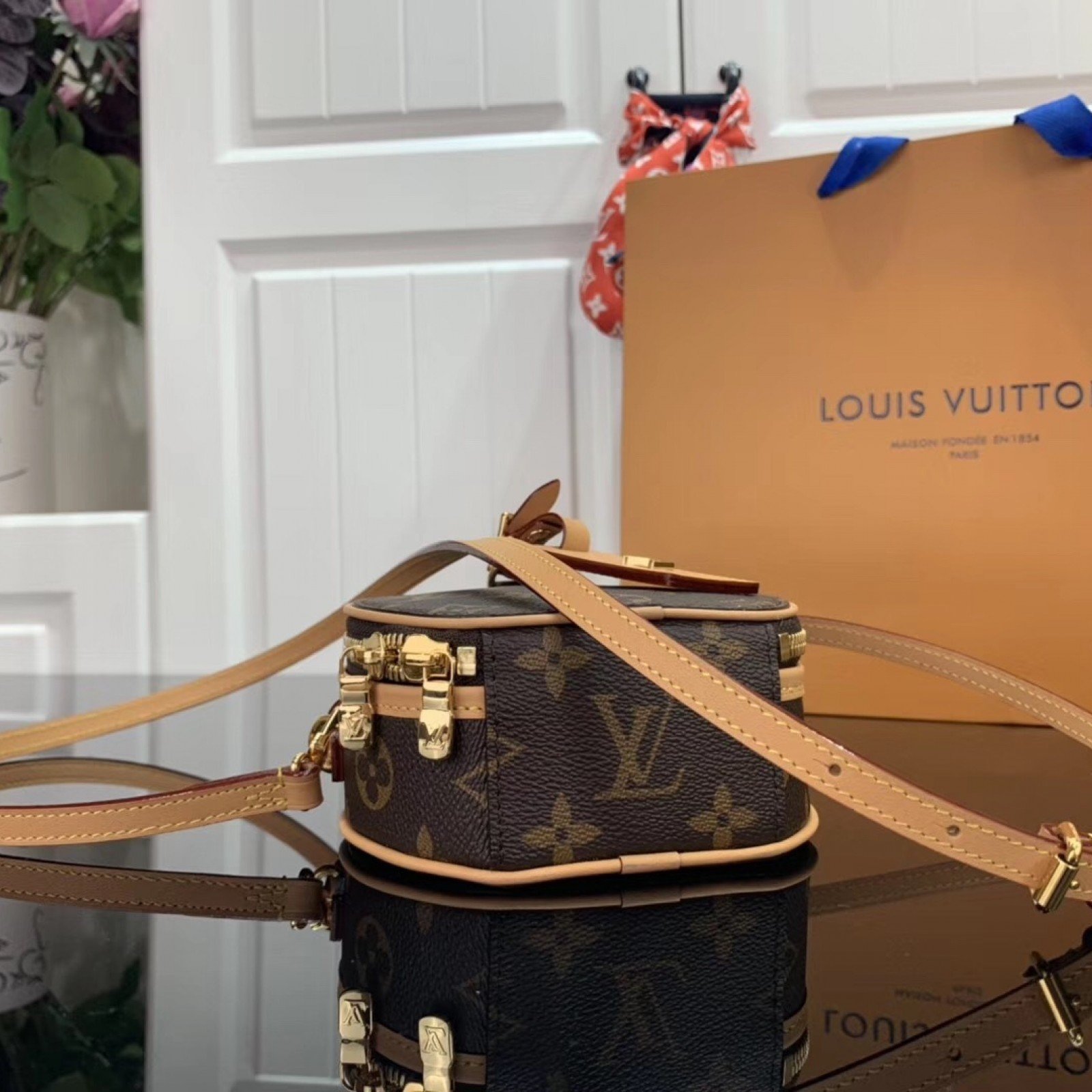 LV MINI BOITE CHAPEAU M68276