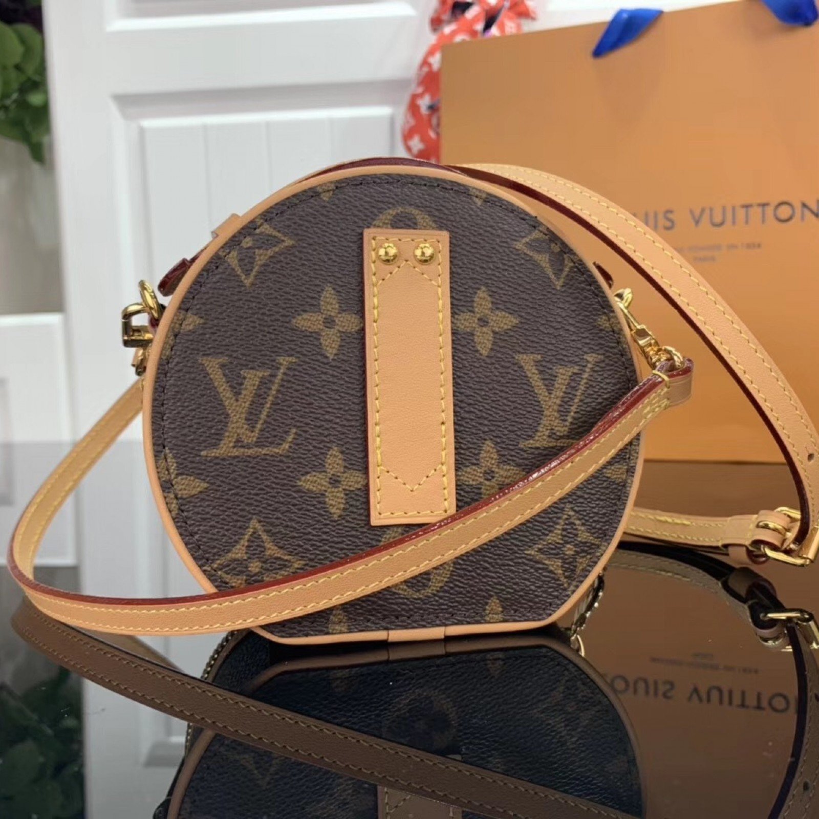 LV MINI BOITE CHAPEAU M68276