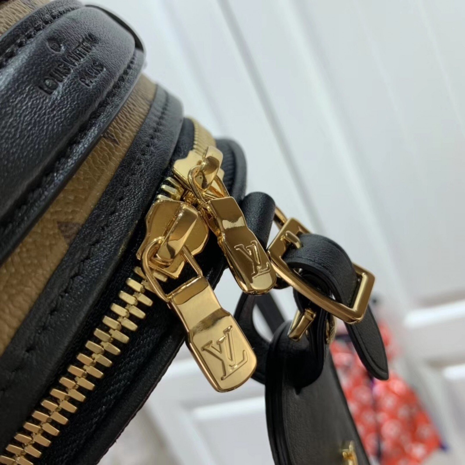 LV MINI BOITE CHAPEAU M68276