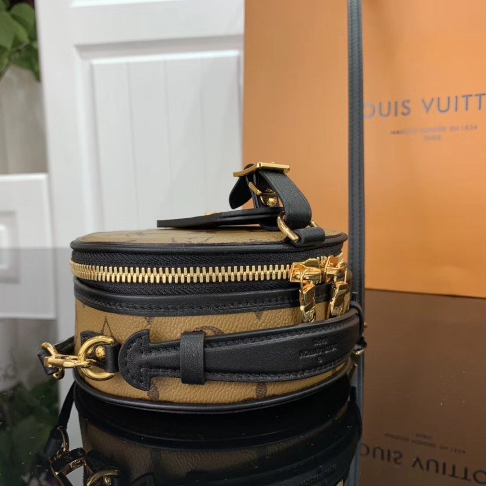 LV MINI BOITE CHAPEAU M68276