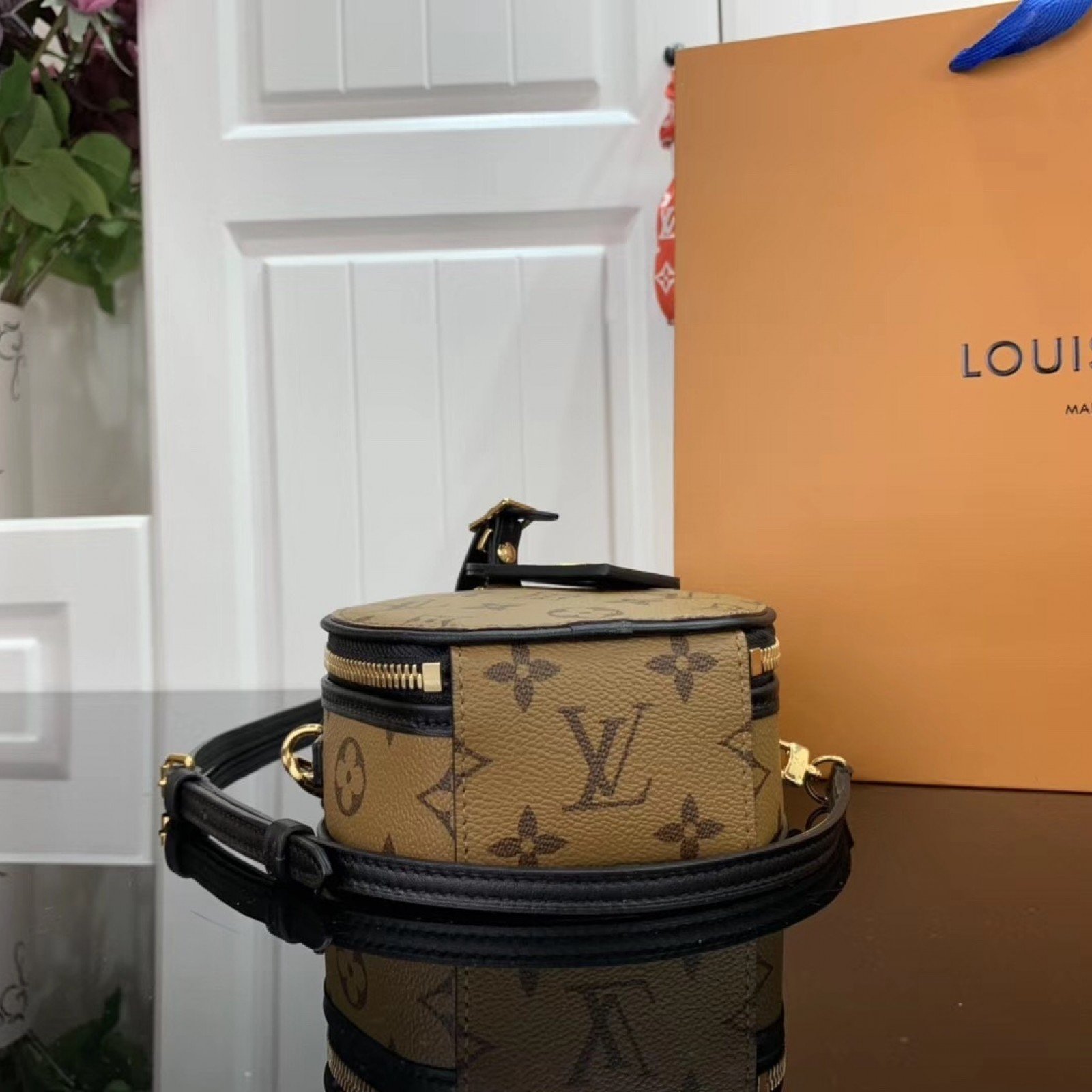 LV MINI BOITE CHAPEAU M68276