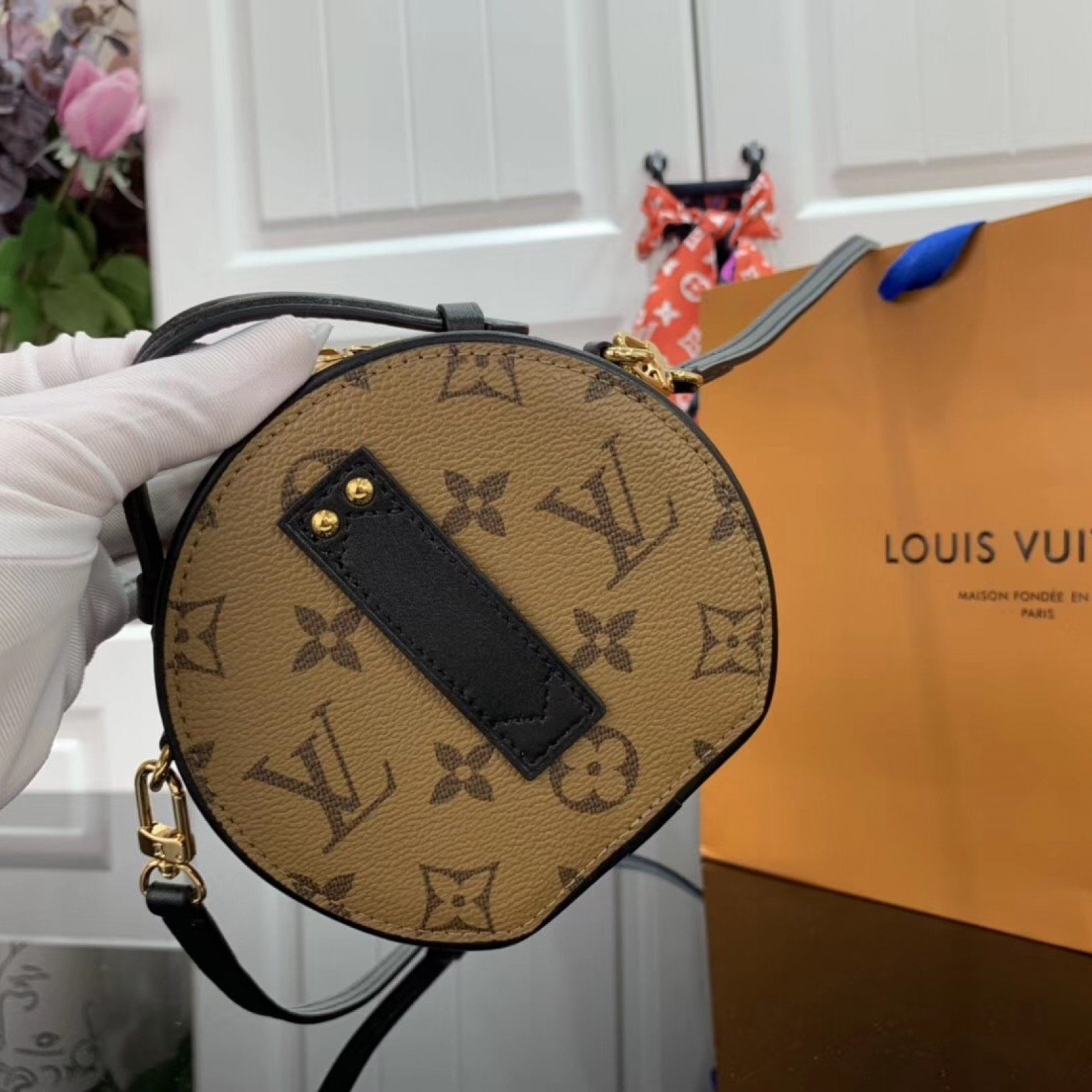 LV MINI BOITE CHAPEAU M68276