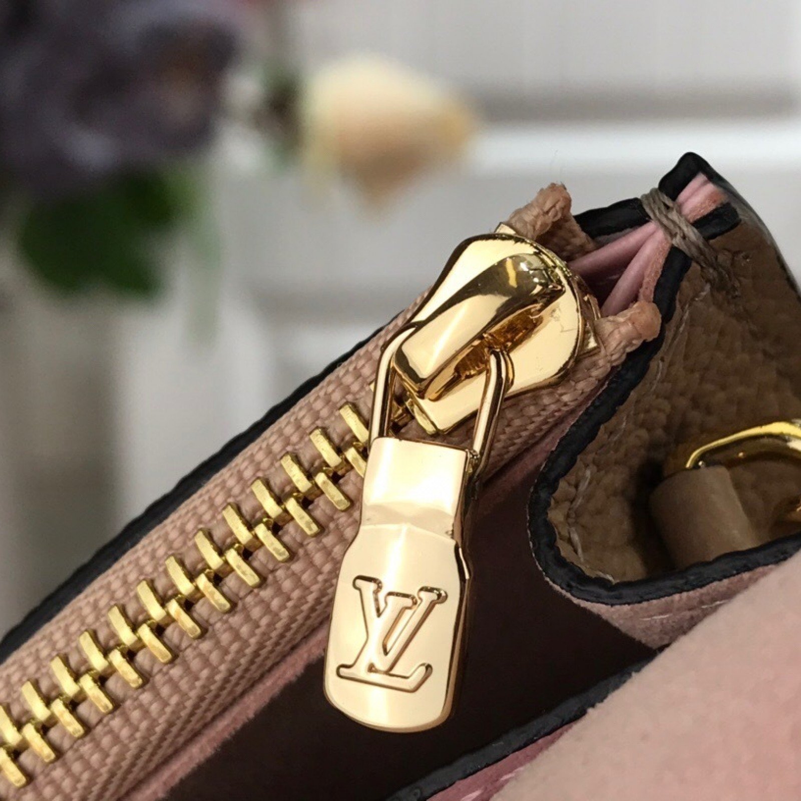 LV MINI MYLOCKME CHAIN POCHETTE M69183