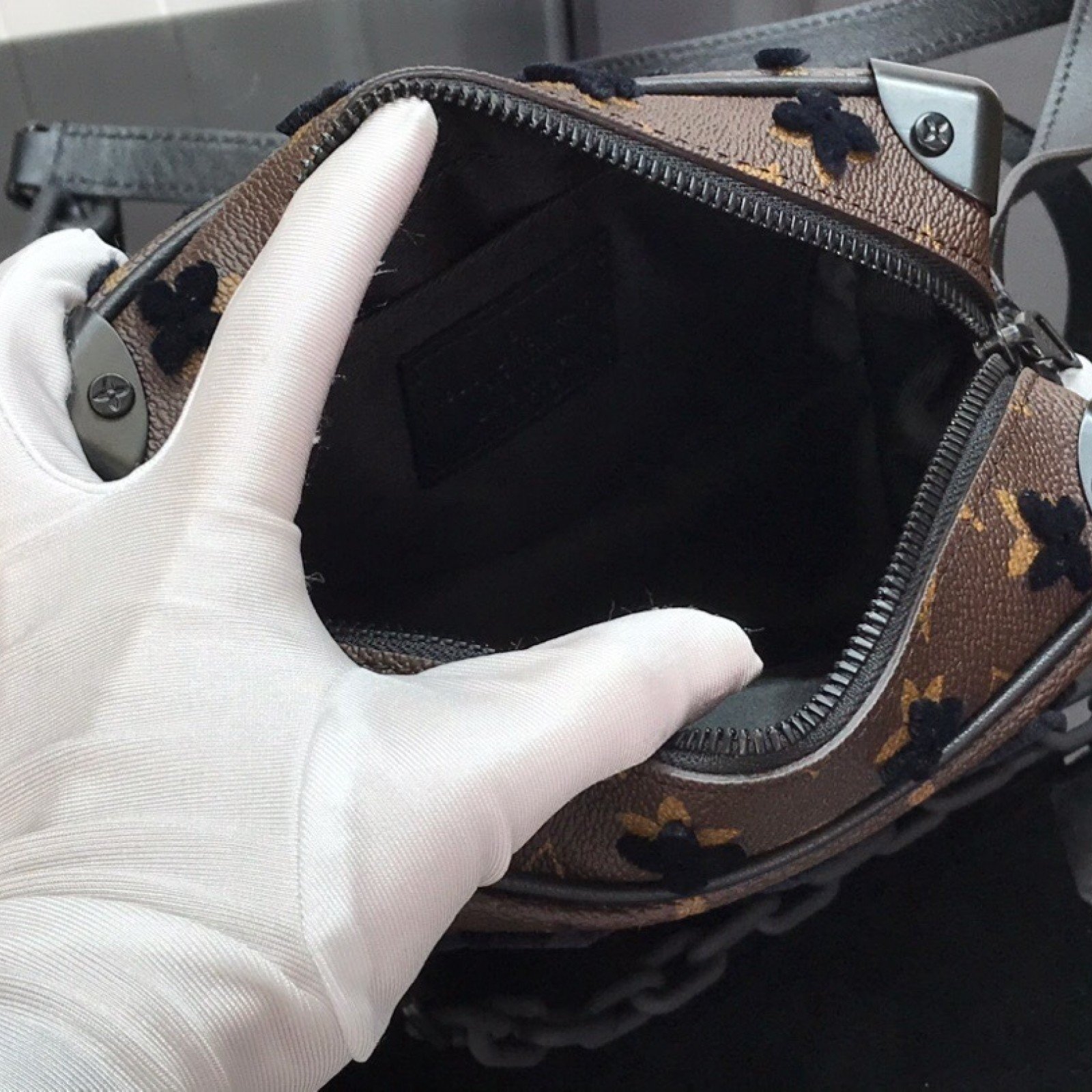 LV MINI SOFT TRUNK M68970