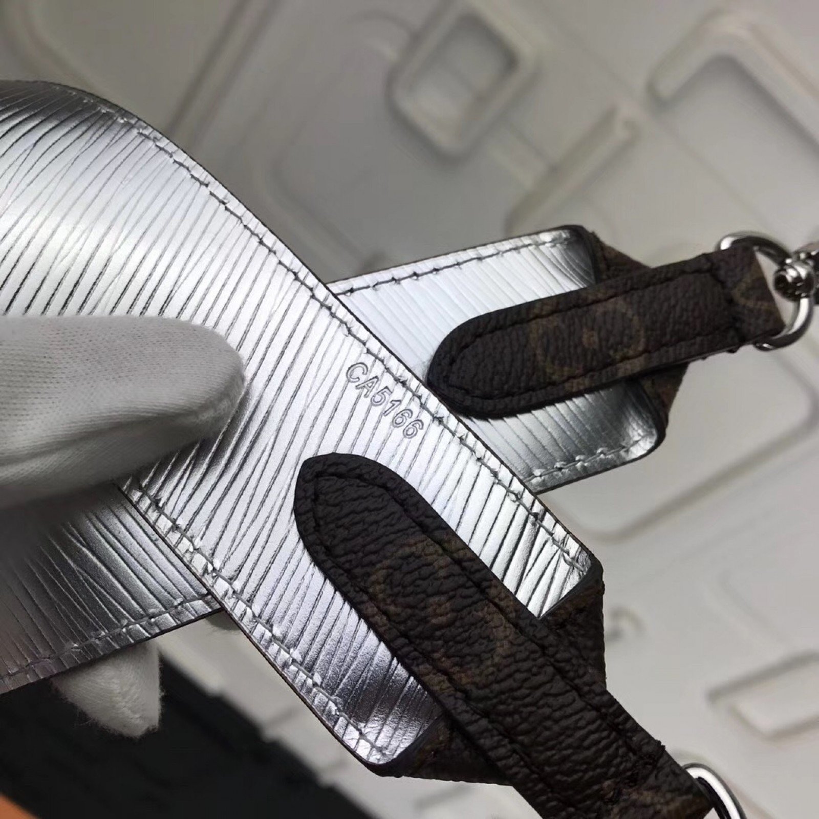 LV MONOGRAM Shoulder strap JO2333
