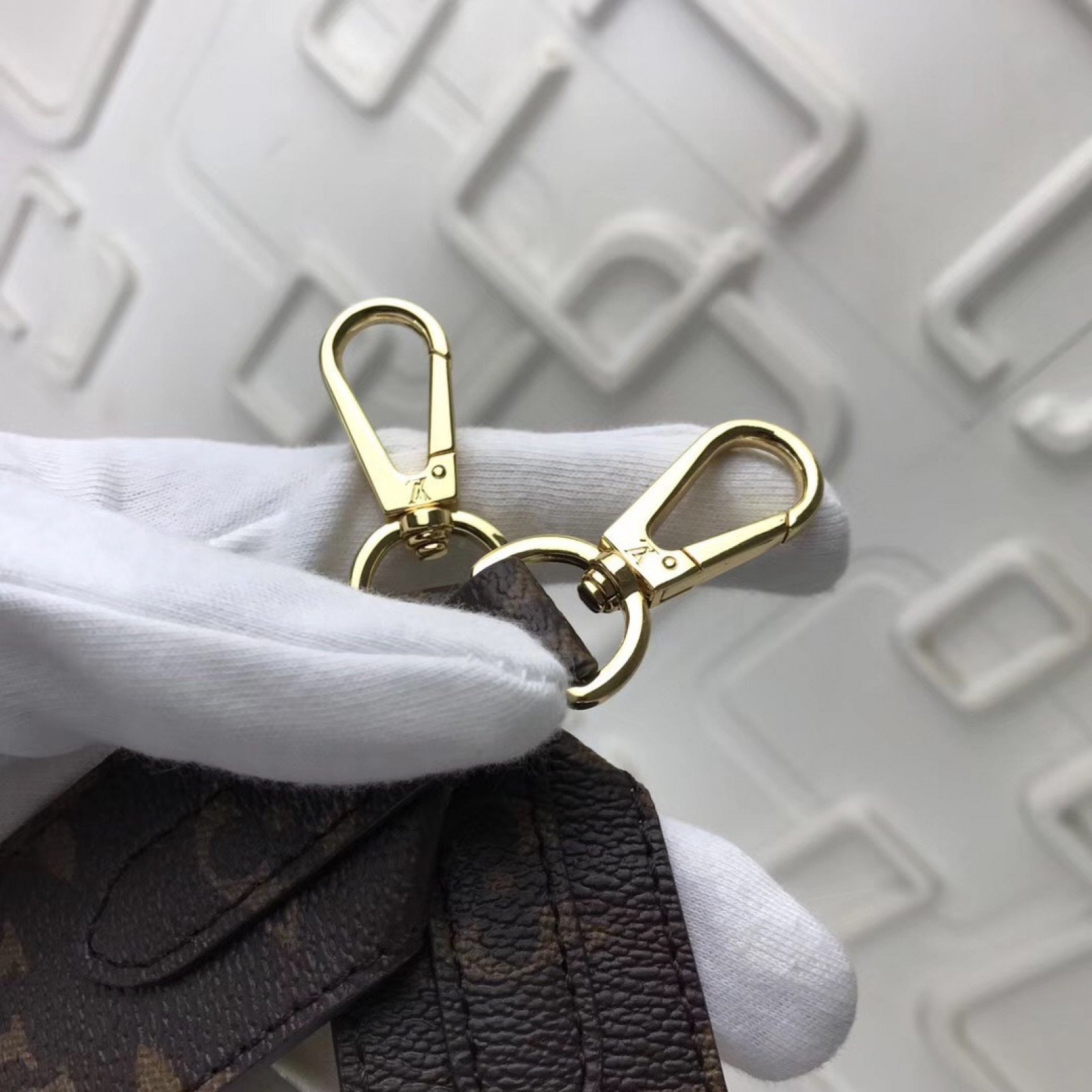 LV MONOGRAM Shoulder strap JO2333