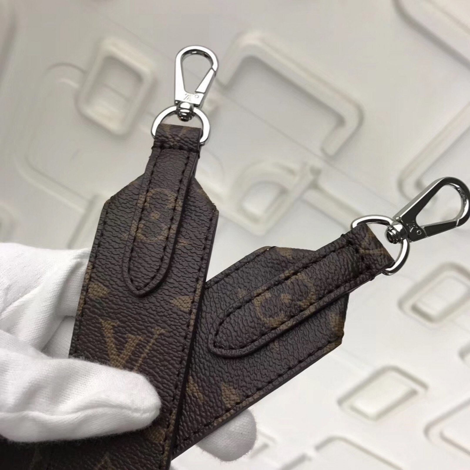 LV MONOGRAM Shoulder strap JO2333