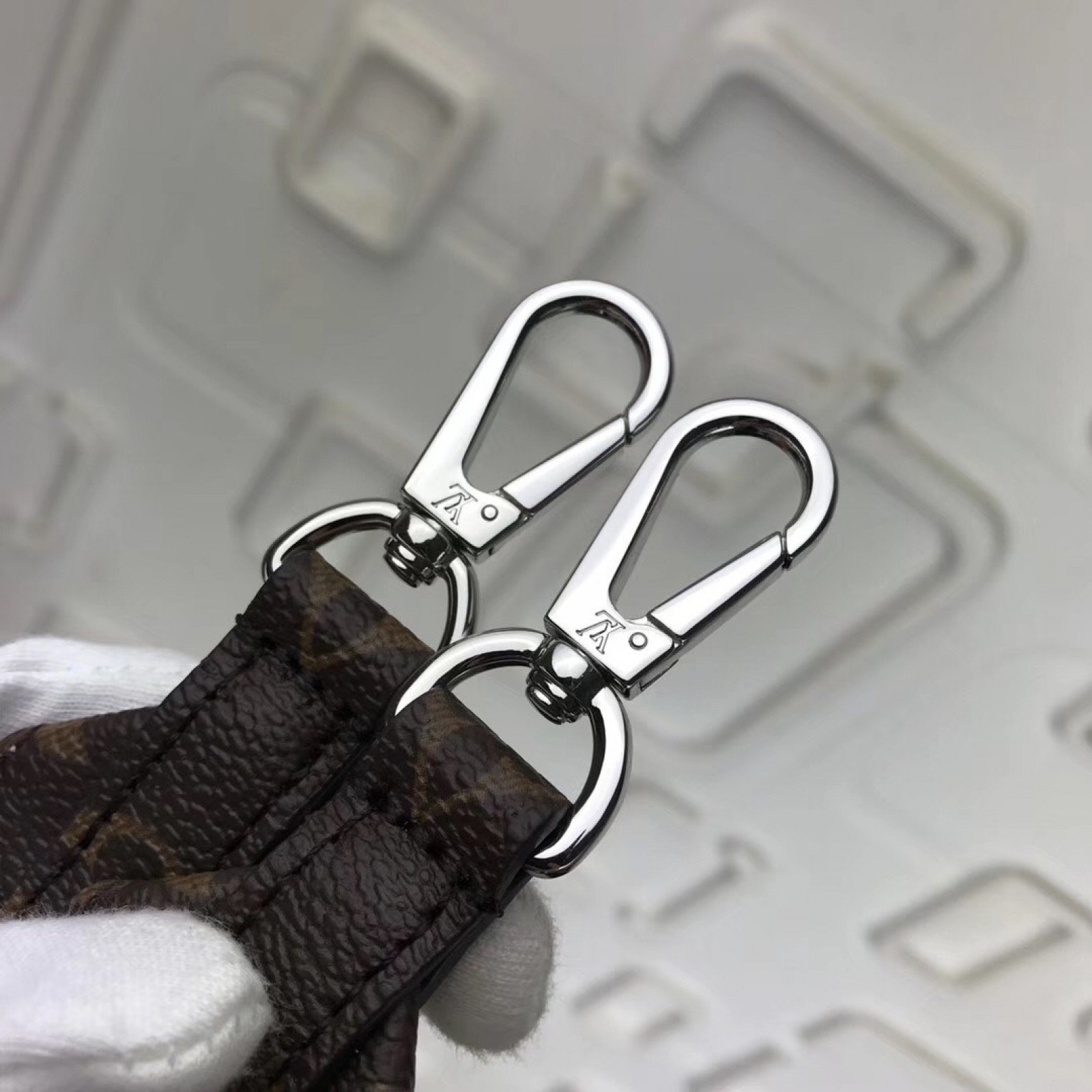 LV MONOGRAM Shoulder strap JO2333