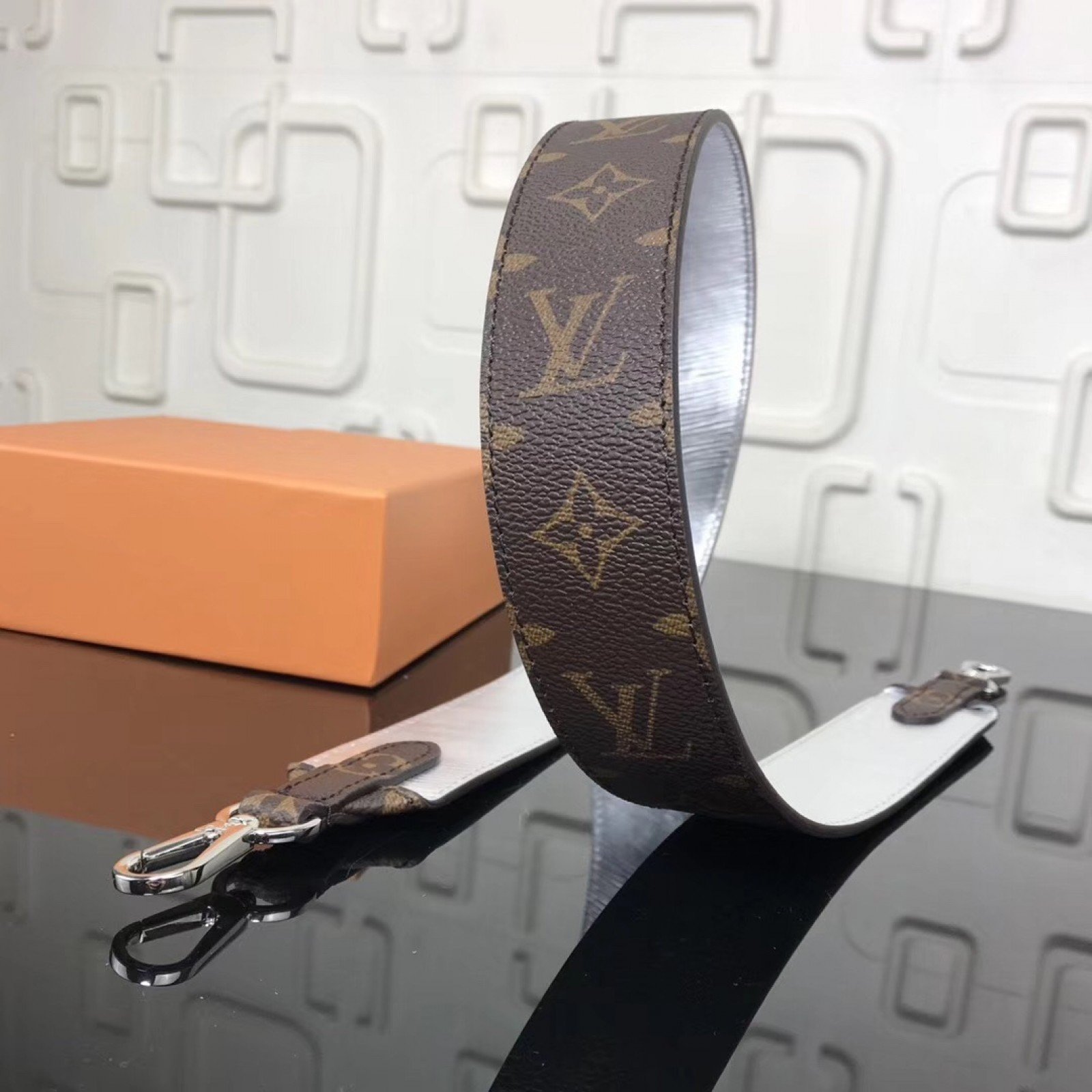 LV MONOGRAM Shoulder strap JO2333