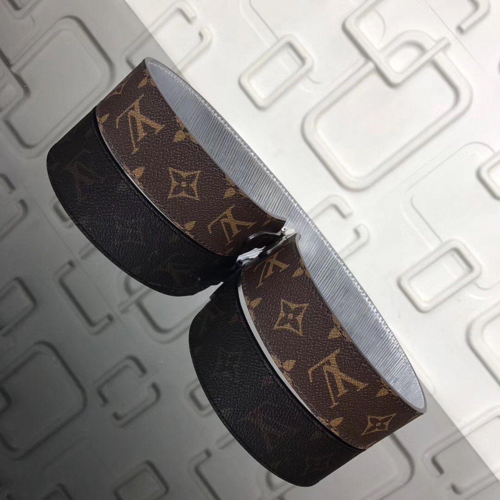 LV MONOGRAM Shoulder strap JO2333