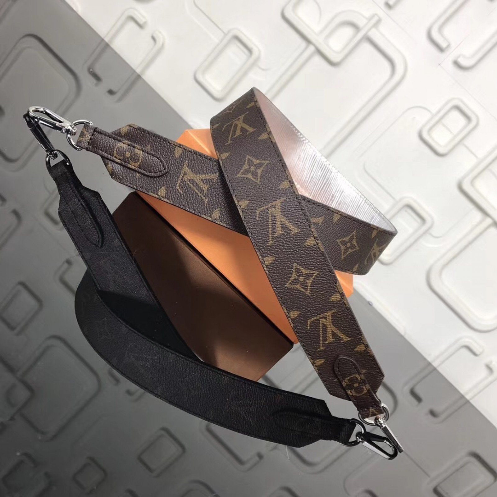 LV MONOGRAM Shoulder strap JO2333