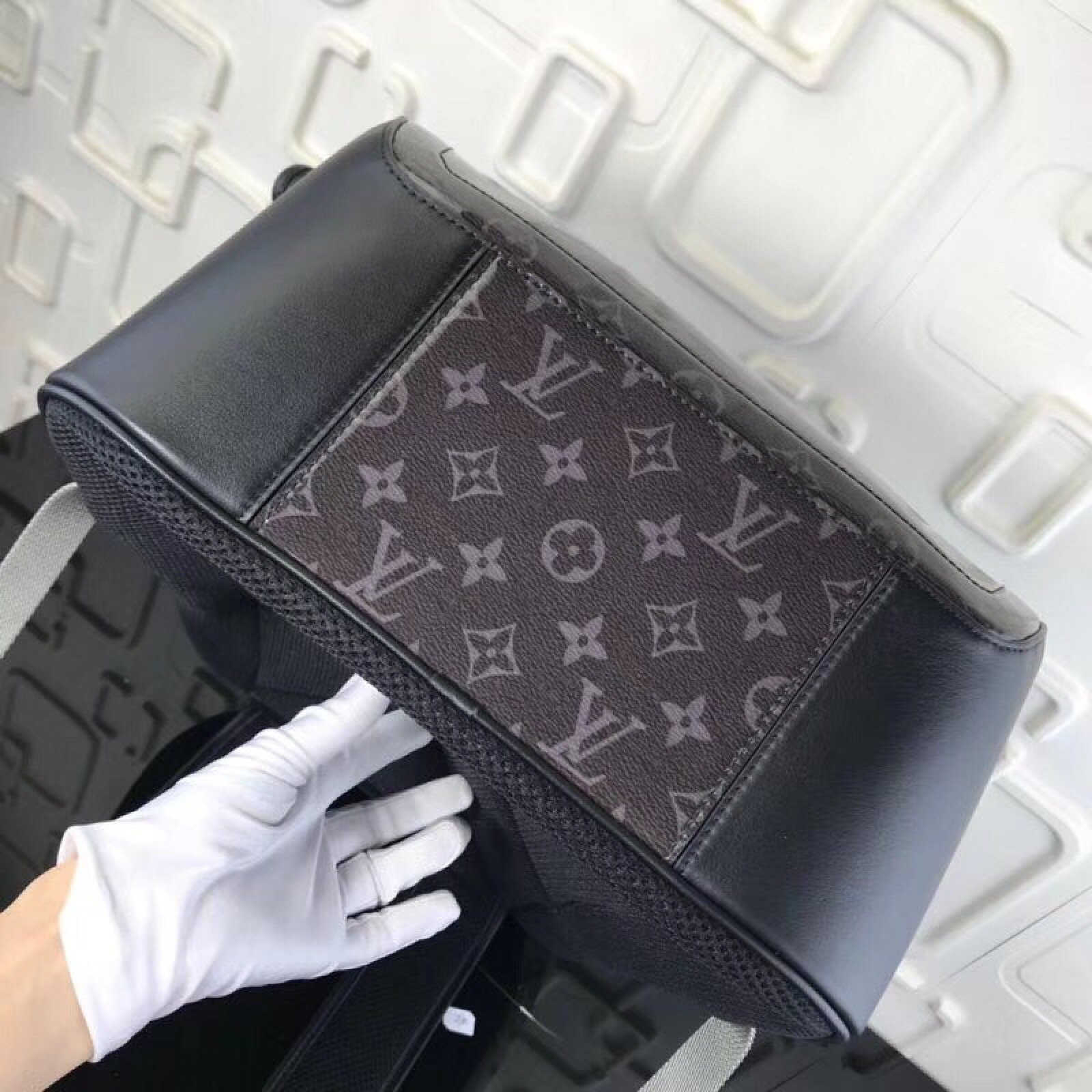 LV MONOGRAM TITANIUM Backpack M43881LH