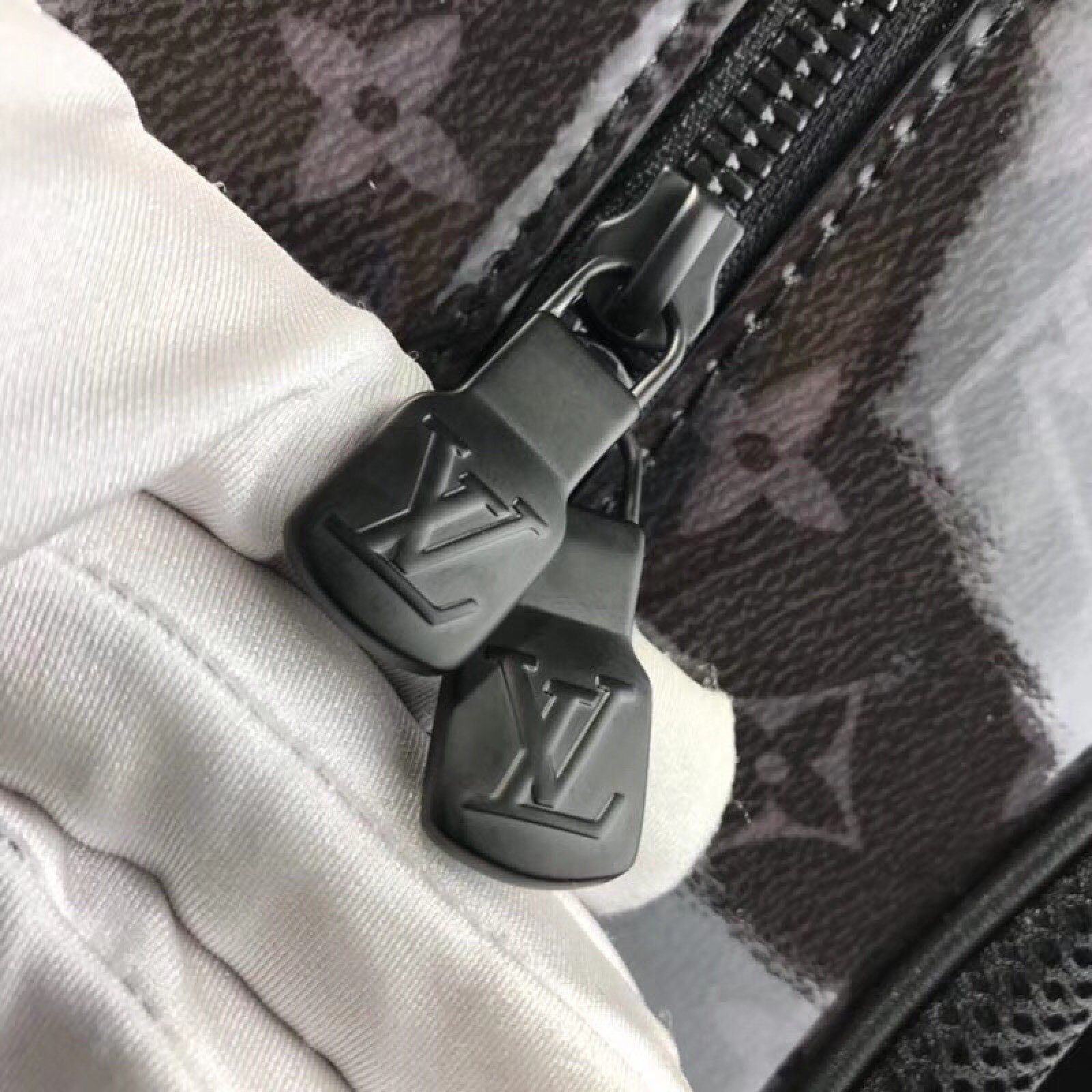 LV MONOGRAM TITANIUM Backpack M43881LH