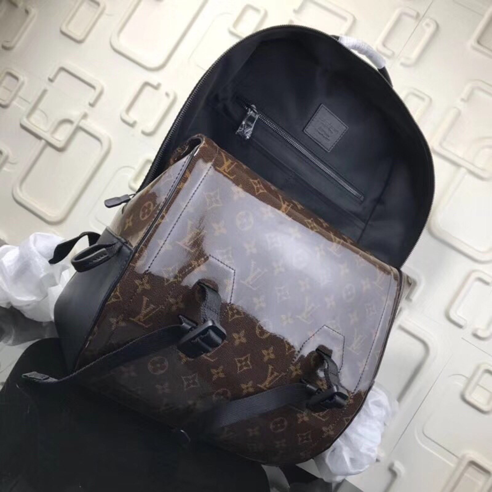LV MONOGRAM TITANIUM Backpack M43881LH