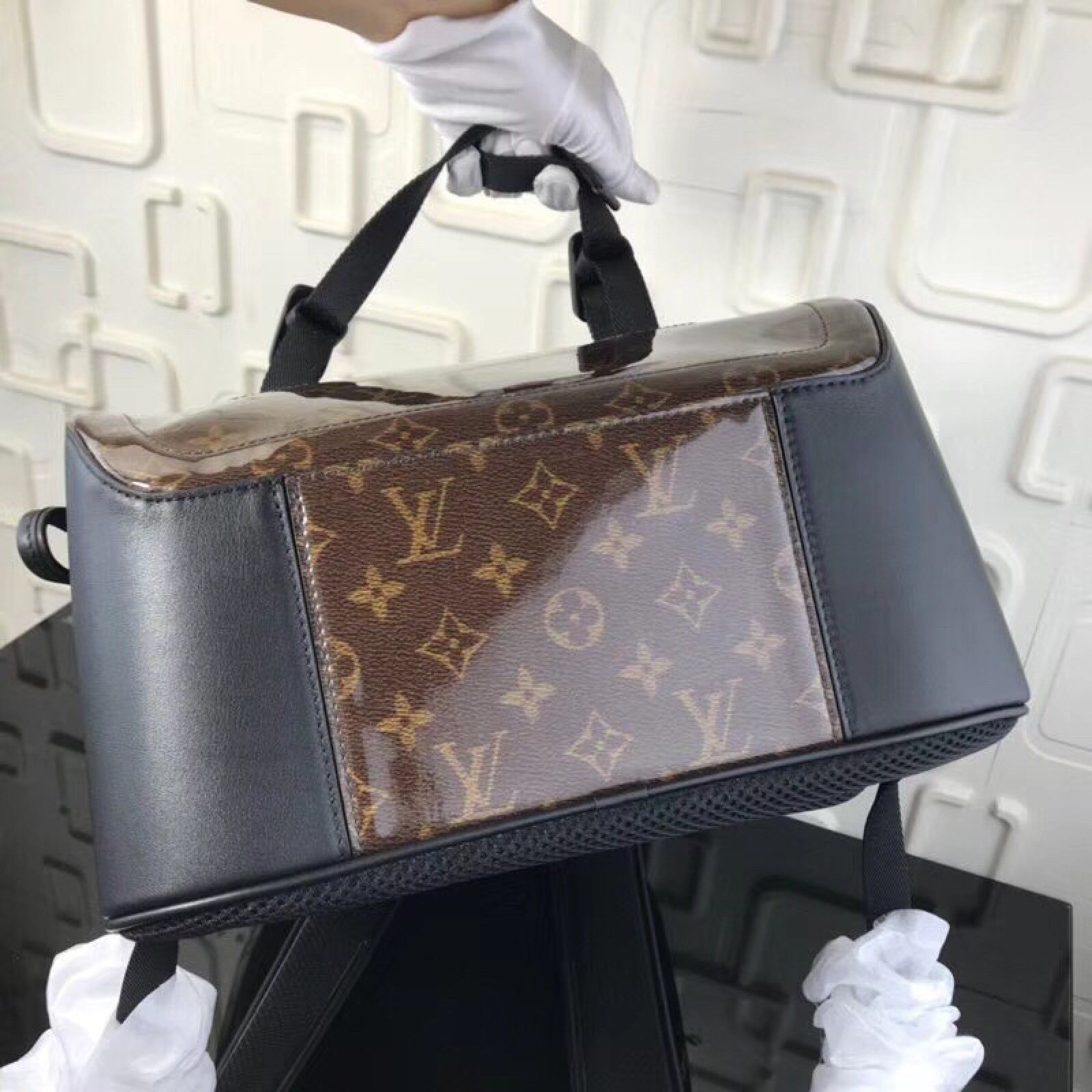 LV MONOGRAM TITANIUM Backpack M43881LH