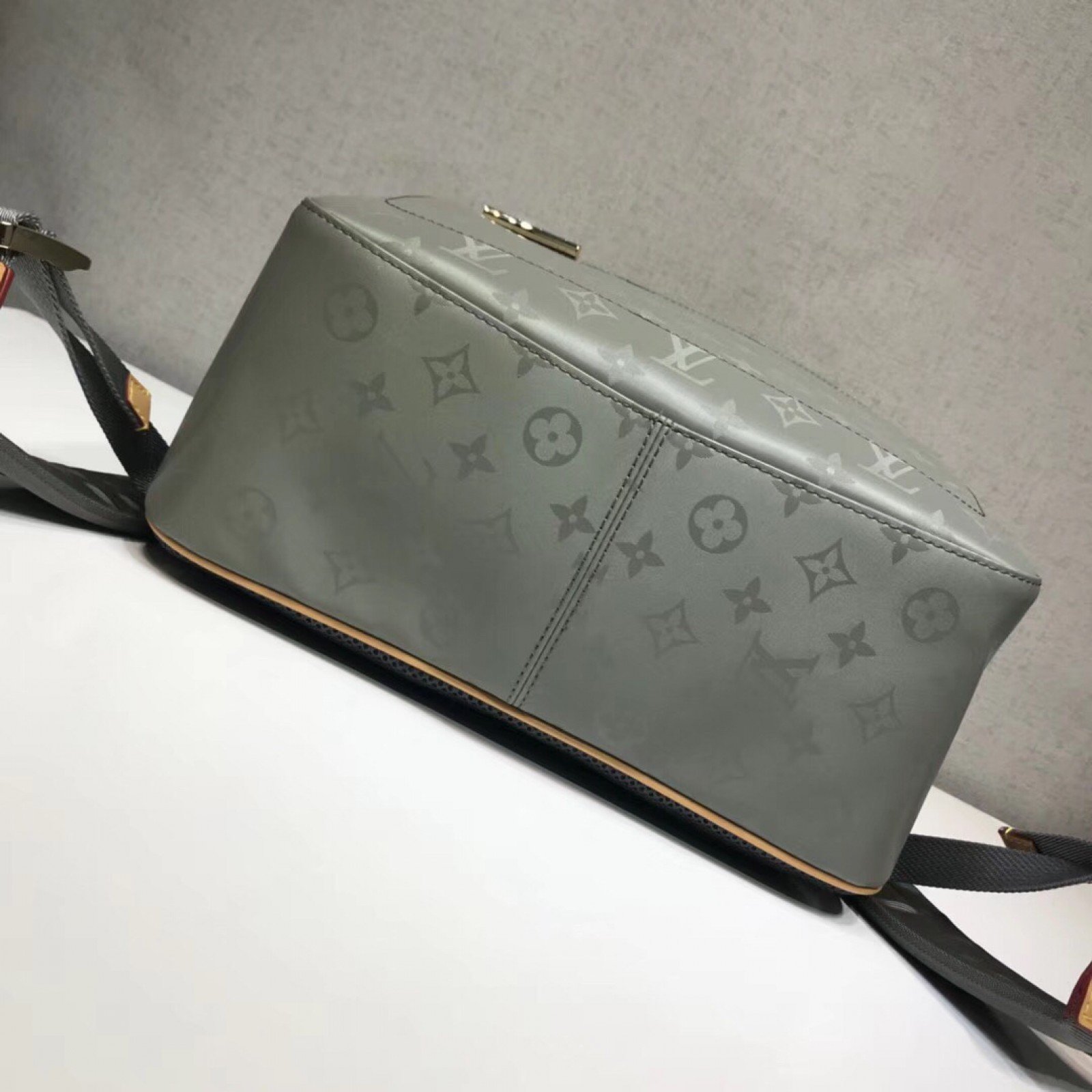 LV MONOGRAM TITANIUM Backpack M43882