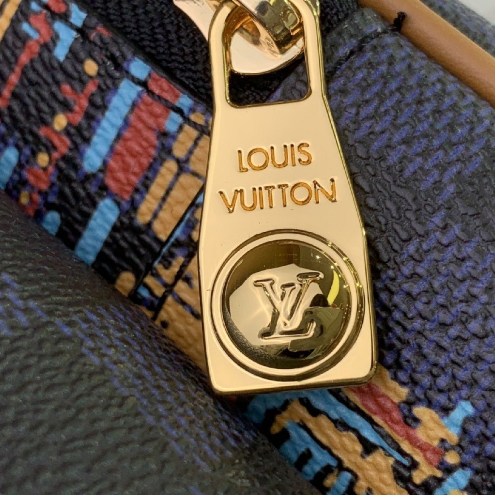 LV MONTSOURIS CARGO m40755